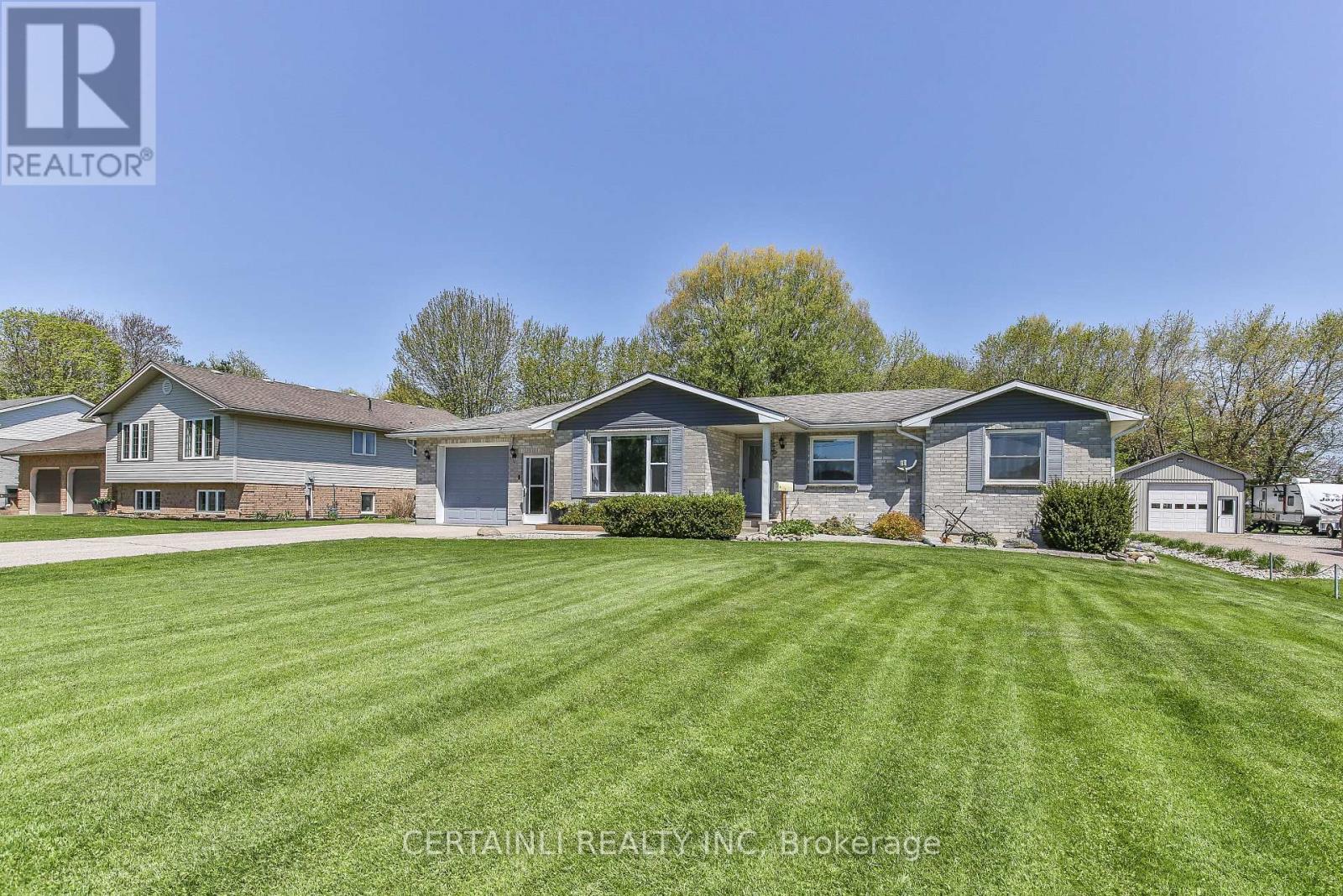 50000 Dingle Street, Malahide, Ontario  N5H 2R1 - Photo 3 - X12141990