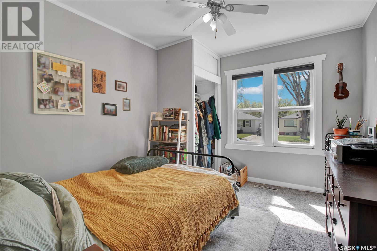 Property at 1129 5th STREET E image 4