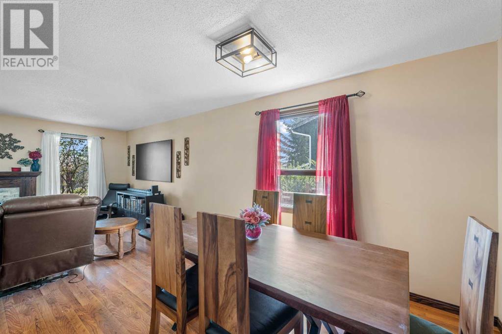 32 Deercrest Close Se, Calgary, Alberta  T2J 5S3 - Photo 9 - A2215830