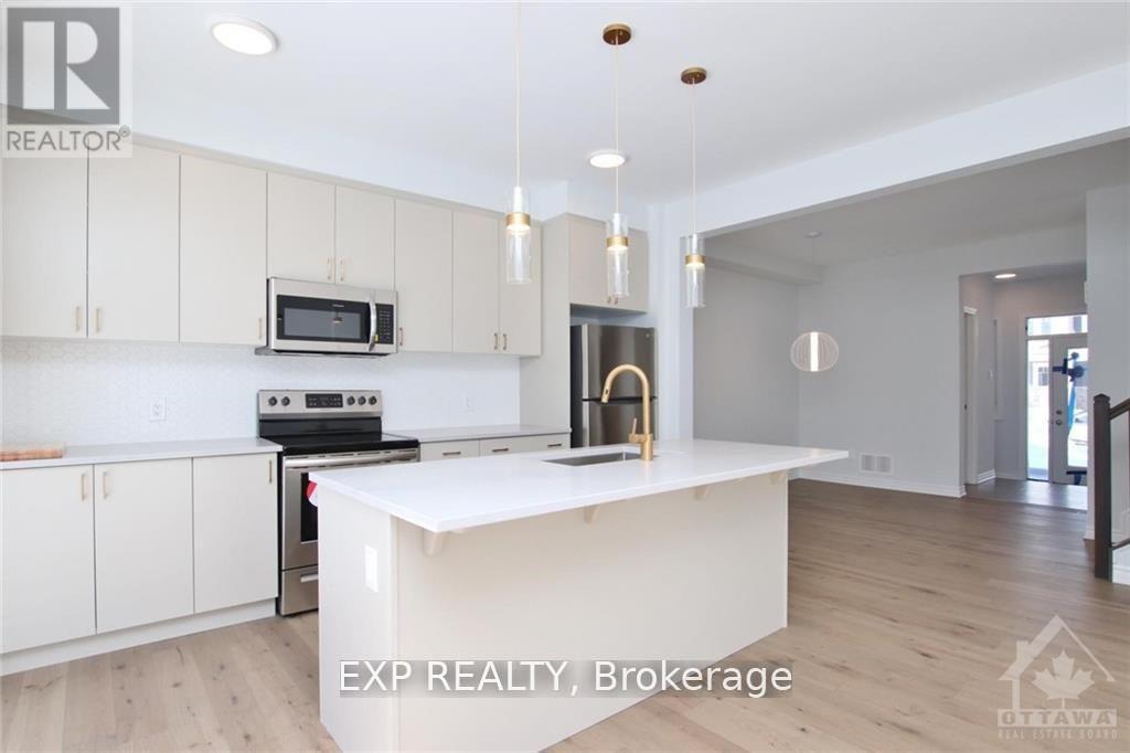 208 Parsnip Mews, Ottawa, Ontario  K0A 2Z0 - Photo 5 - X12141953
