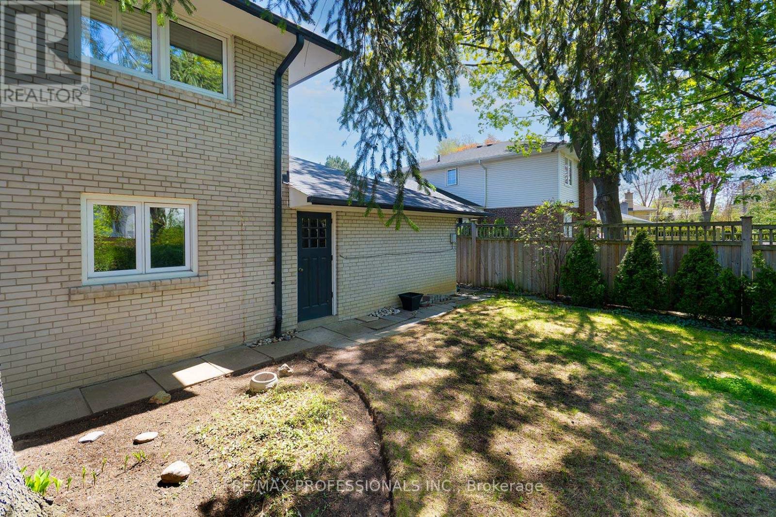 36 Boxwood Road, Toronto, Ontario  M9C 2W5 - Photo 31 - W12141764
