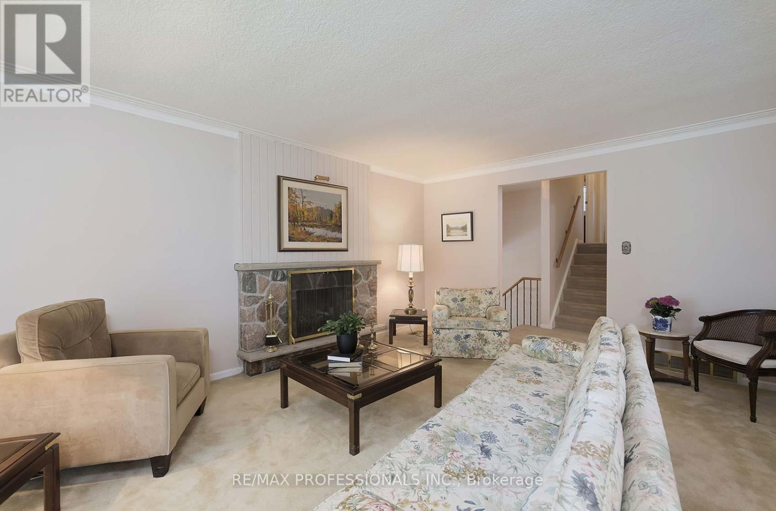 36 Boxwood Road, Toronto, Ontario  M9C 2W5 - Photo 7 - W12141764