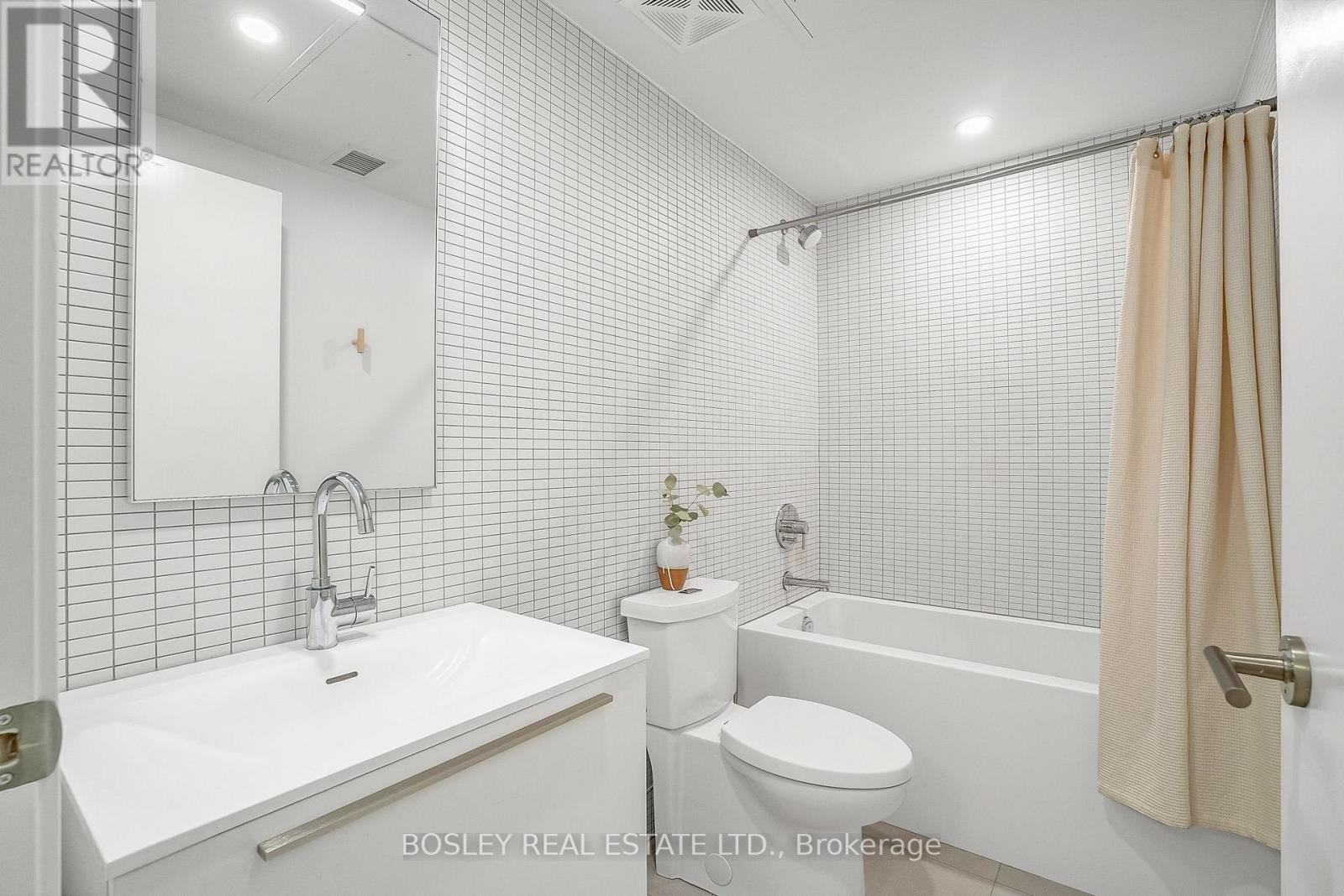 522 - 2720 Dundas Street W, Toronto, Ontario  M6P 0C3 - Photo 11 - W12141765