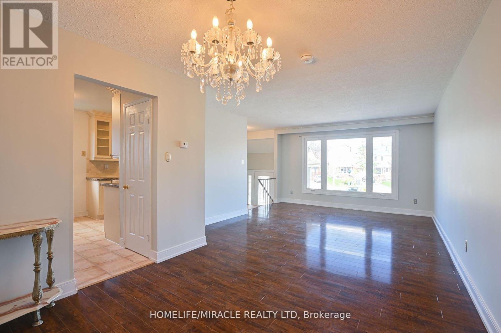 28 Peterson Court N, Brampton, Ontario  L6Z 1K6 - Photo 11 - W12141860