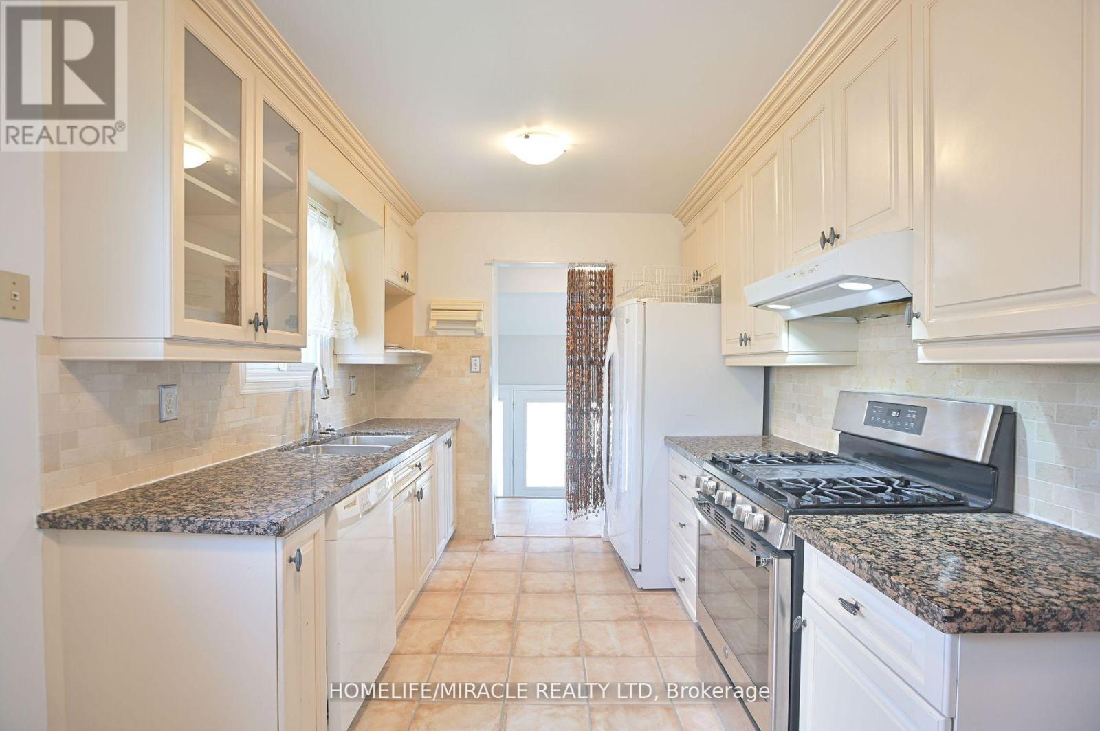 28 Peterson Court N, Brampton, Ontario  L6Z 1K6 - Photo 16 - W12141860