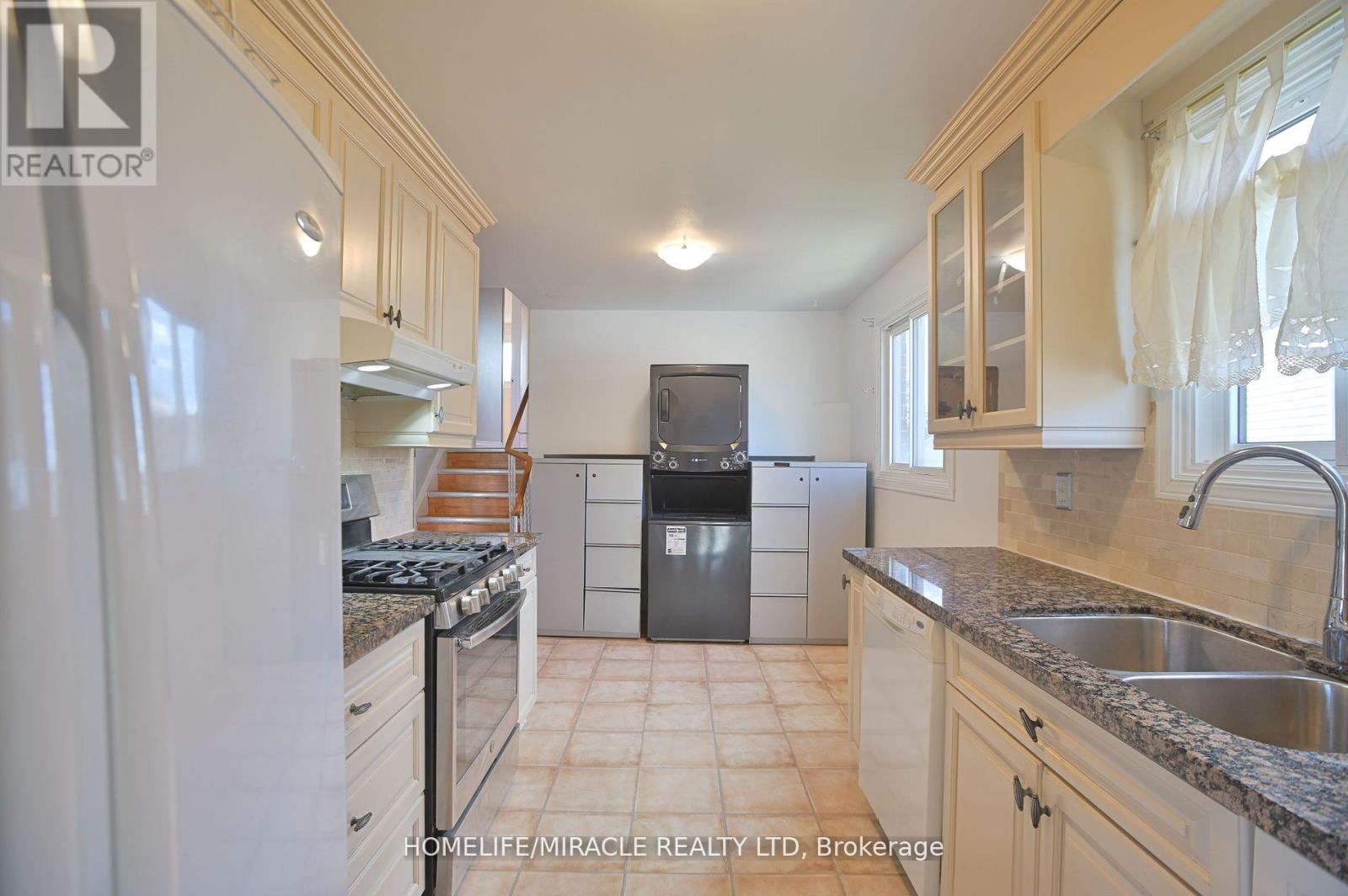28 Peterson Court N, Brampton, Ontario  L6Z 1K6 - Photo 17 - W12141860