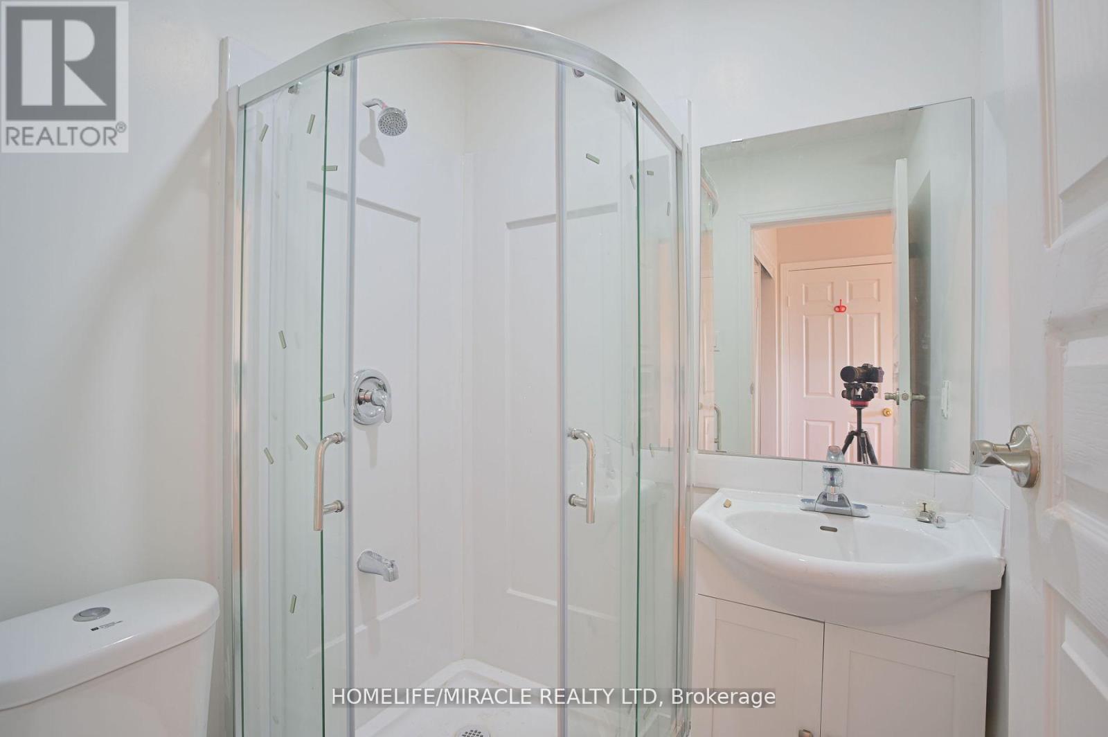 28 Peterson Court N, Brampton, Ontario  L6Z 1K6 - Photo 22 - W12141860
