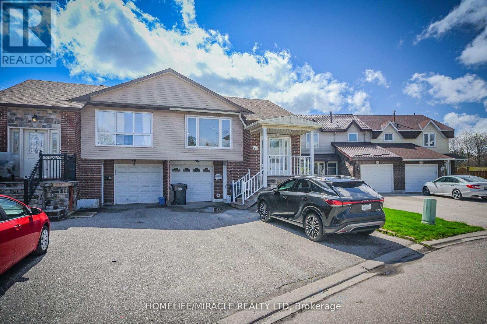 28 Peterson Court N, Brampton, Ontario  L6Z 1K6 - Photo 3 - W12141860