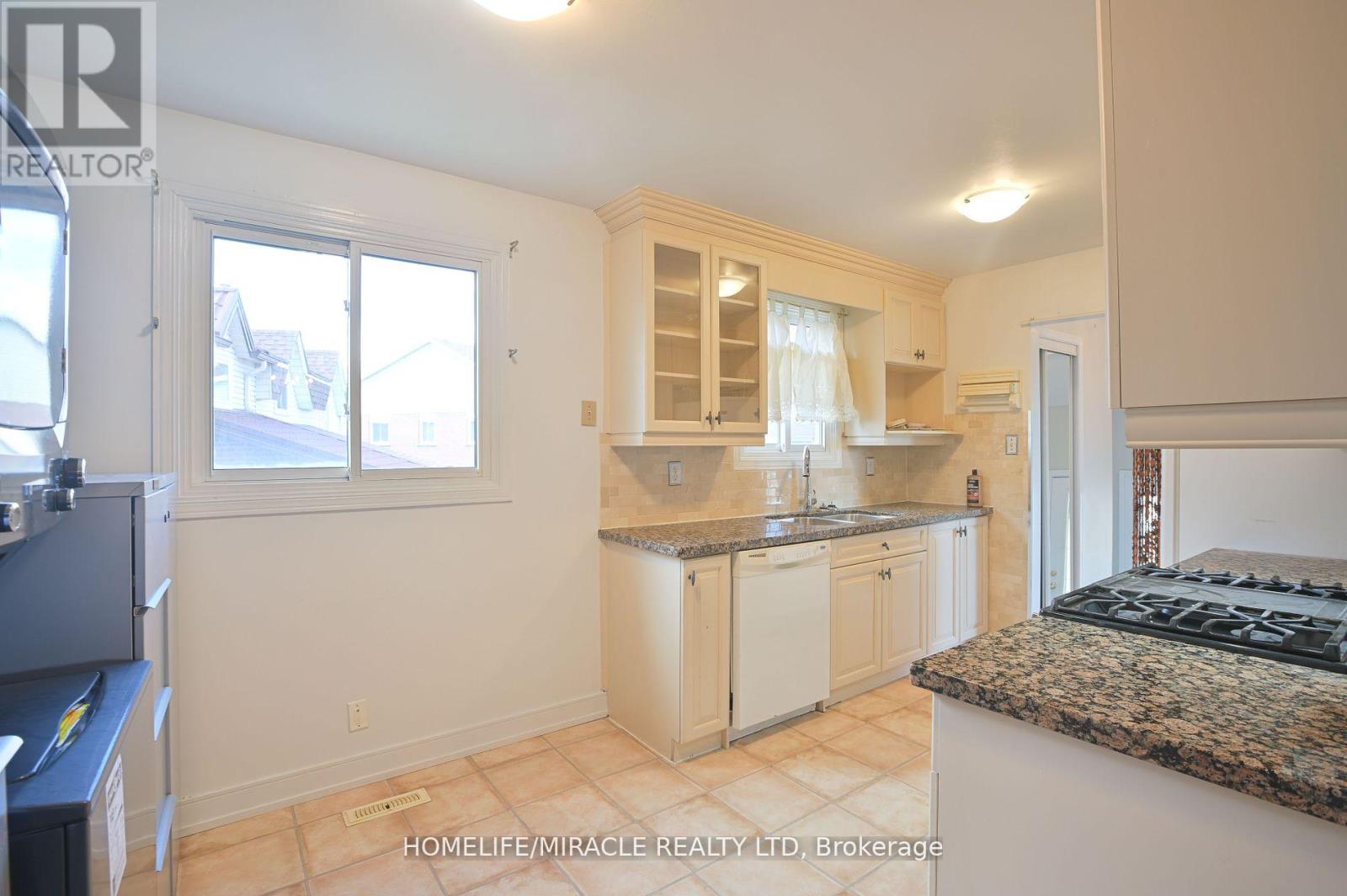 28 Peterson Court N, Brampton, Ontario  L6Z 1K6 - Photo 32 - W12141860