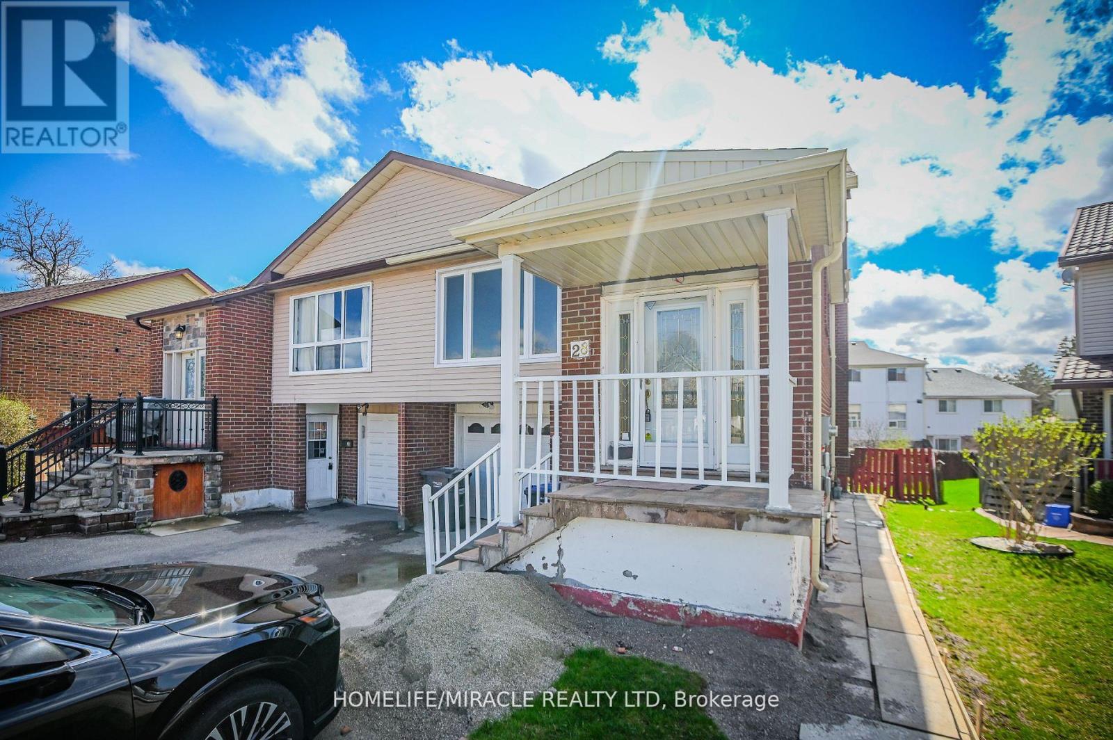 28 Peterson Court N, Brampton, Ontario  L6Z 1K6 - Photo 6 - W12141860