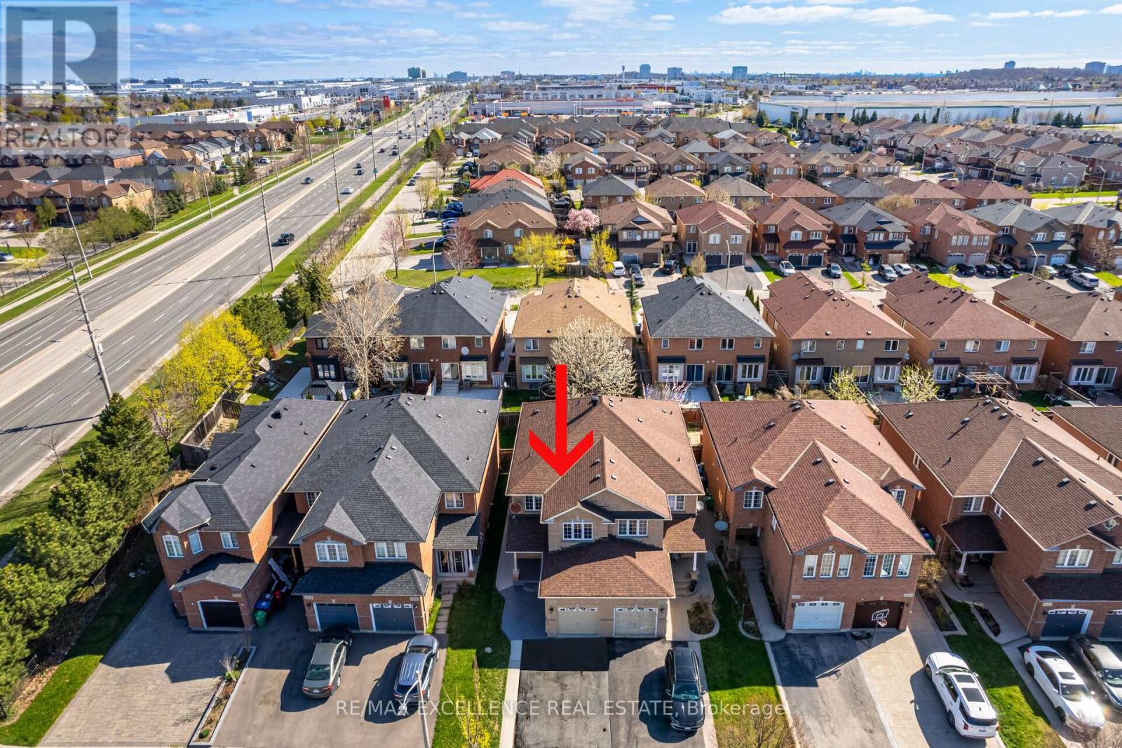 5927 Stonebriar Crescent, Mississauga, Ontario  L5V 2T8 - Photo 2 - W12141894