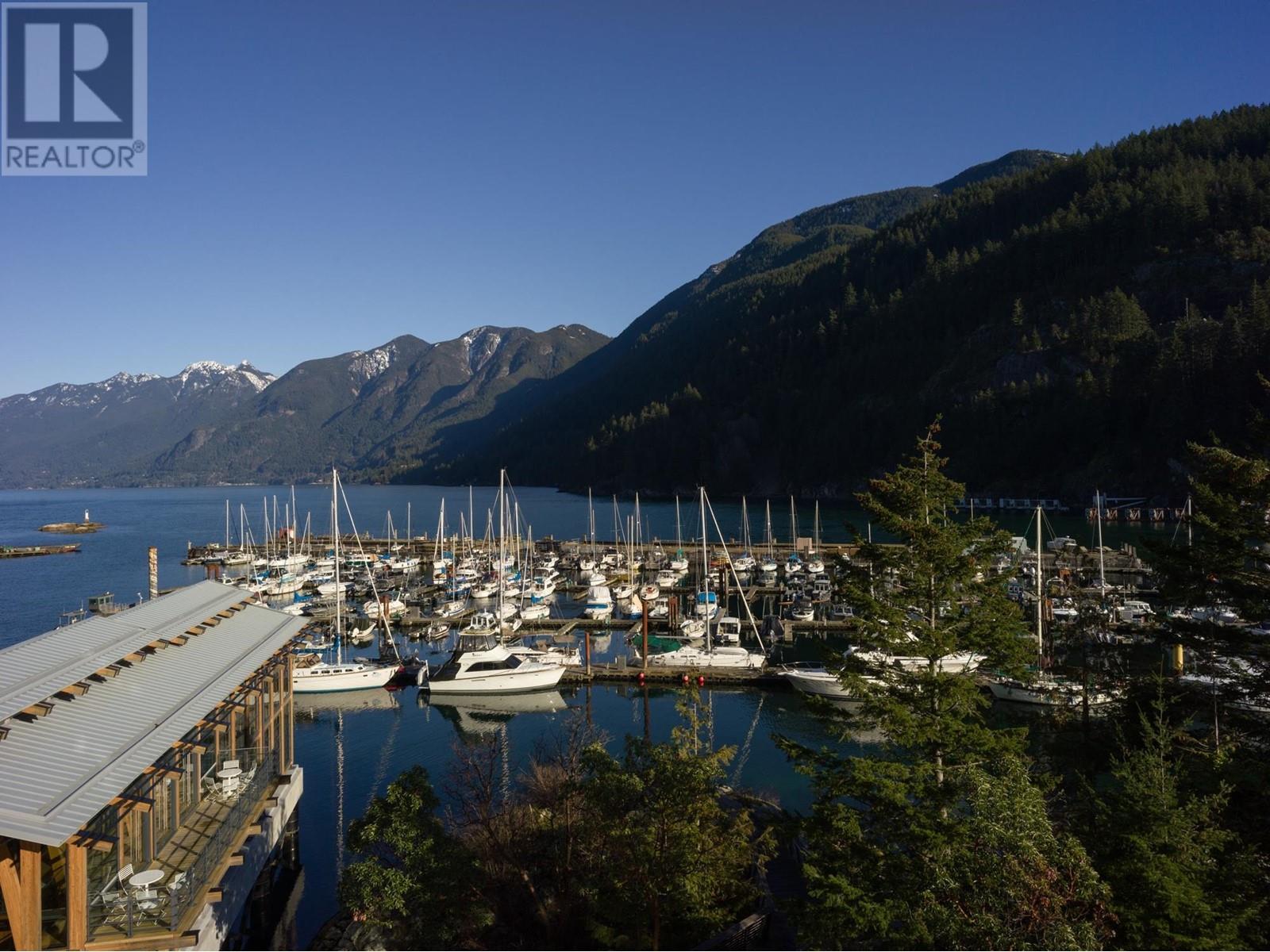 302 6707 NELSON AVENUE, West Vancouver, British Columbia