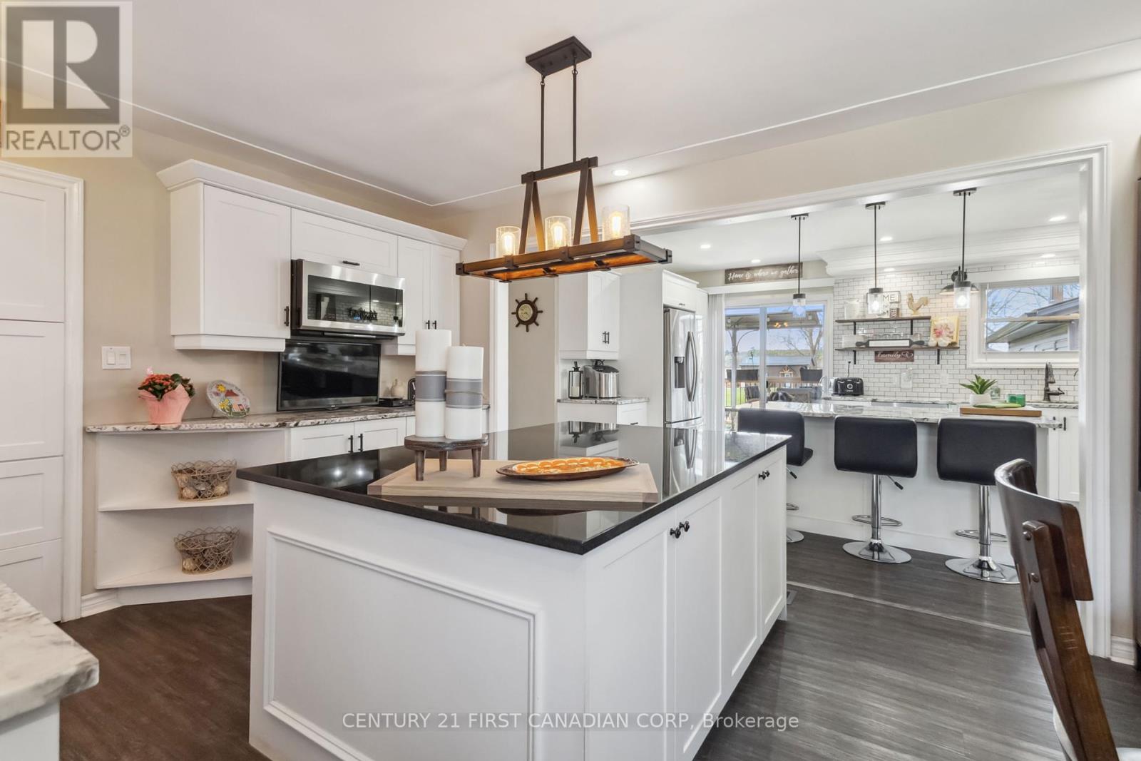 20883 Rebecca Road, Thames Centre, Ontario  N0E 1W0 - Photo 10 - X12107788
