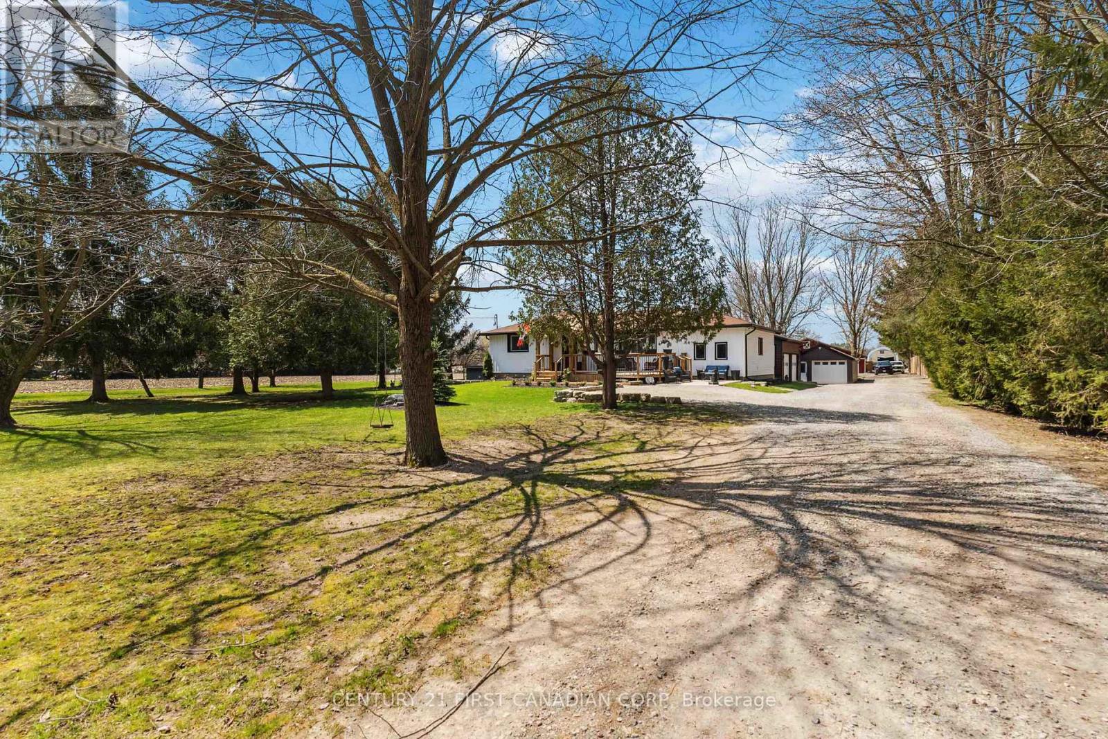 20883 Rebecca Road, Thames Centre, Ontario  N0E 1W0 - Photo 31 - X12107788