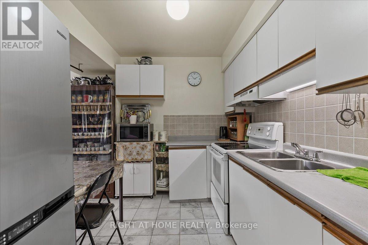 43 - 20 Paulander Drive, Kitchener, Ontario  N2M 5L3 - Photo 10 - X12141754