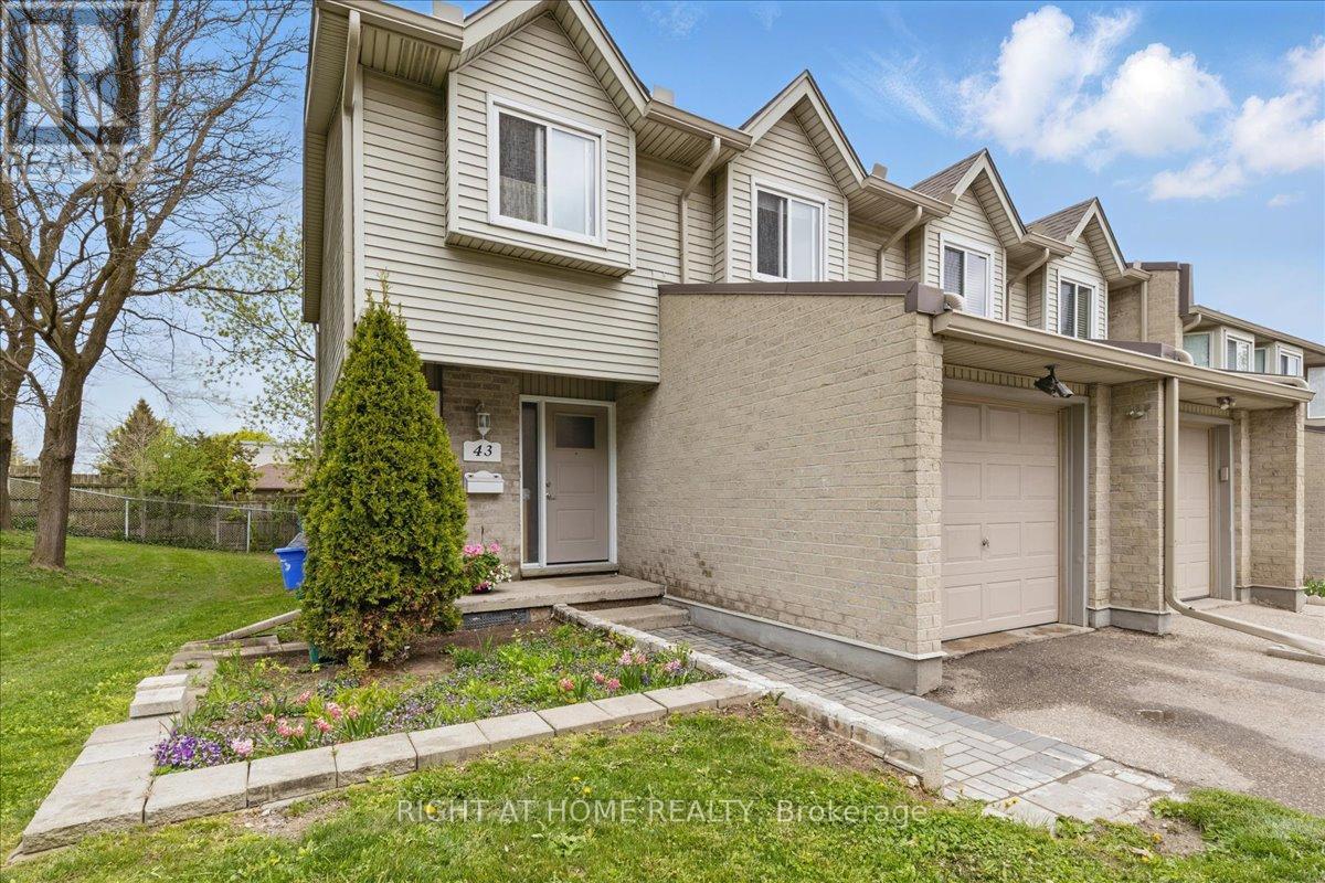43 - 20 Paulander Drive, Kitchener, Ontario  N2M 5L3 - Photo 2 - X12141754