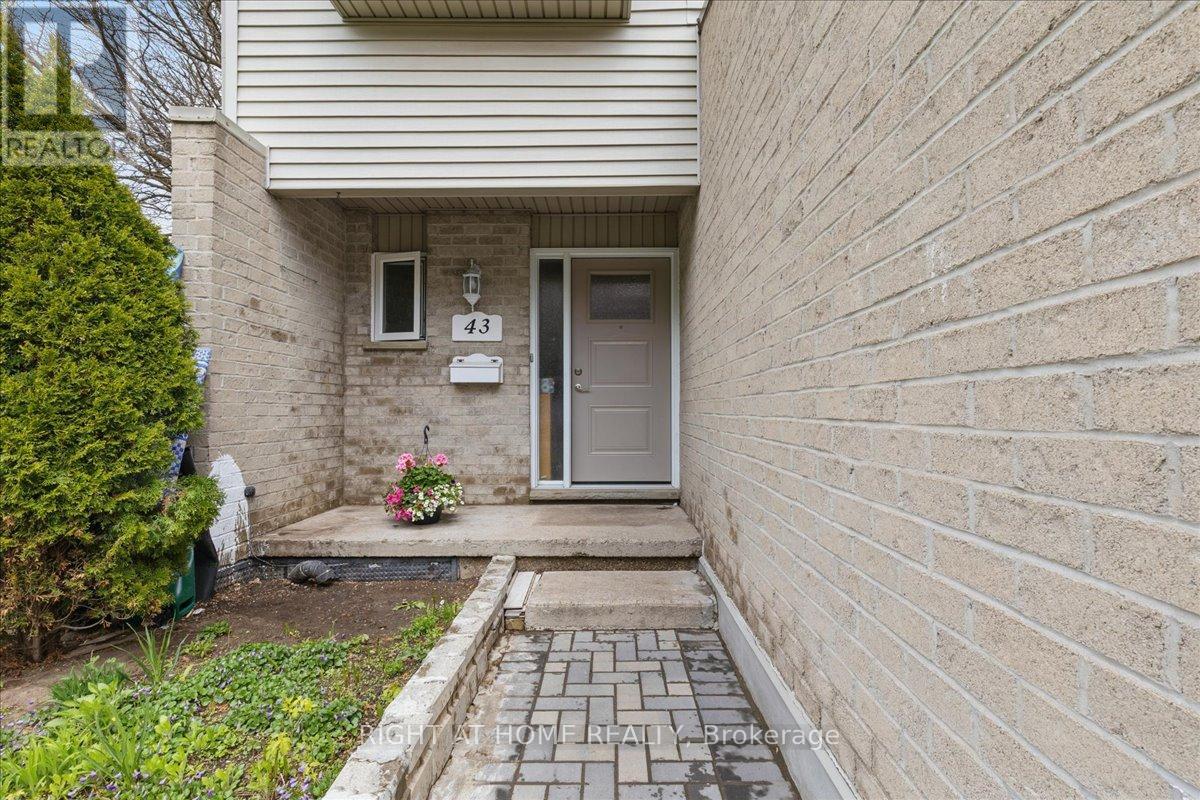 43 - 20 Paulander Drive, Kitchener, Ontario  N2M 5L3 - Photo 3 - X12141754