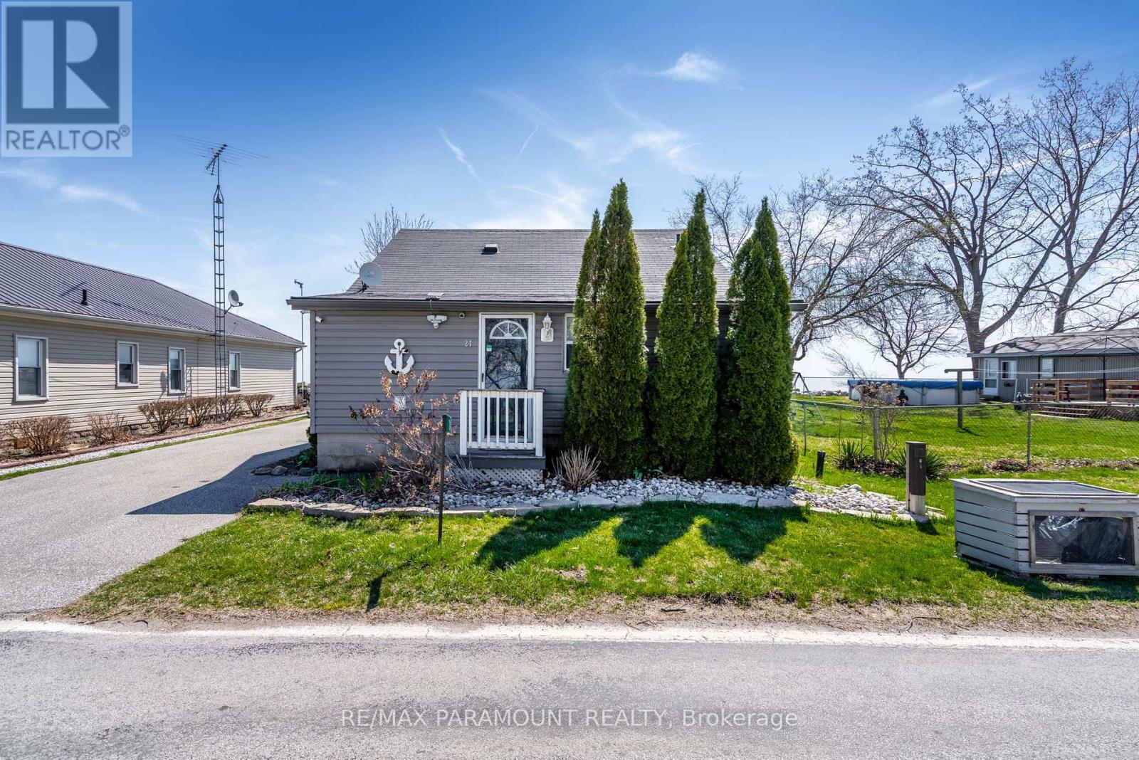 24 Pulley Road, Leamington, Ontario  N0P 2P0 - Photo 2 - X12141803