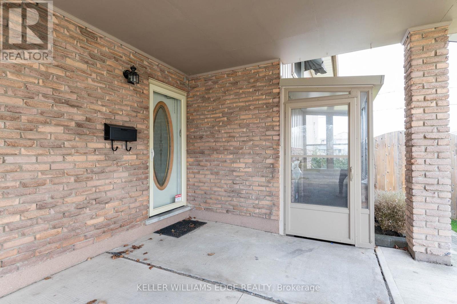 27 Trelawn Parkway E, Welland, Ontario  L3C 1W4 - Photo 4 - X12141818
