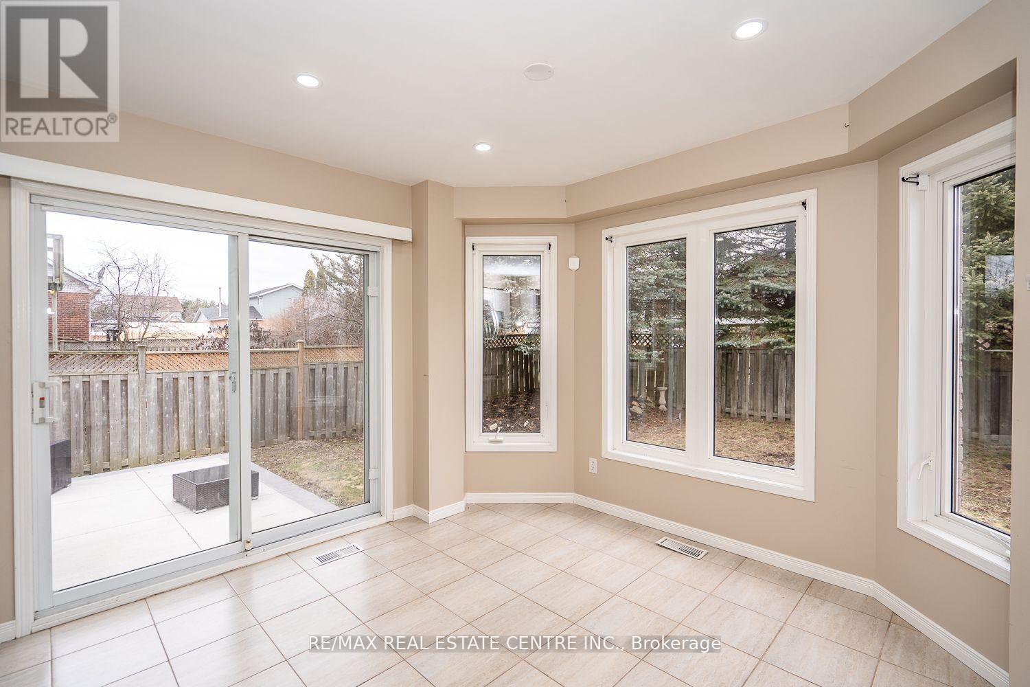 416 Olde Village Lane, Shelburne, Ontario  L9V 3A4 - Photo 17 - X12141838
