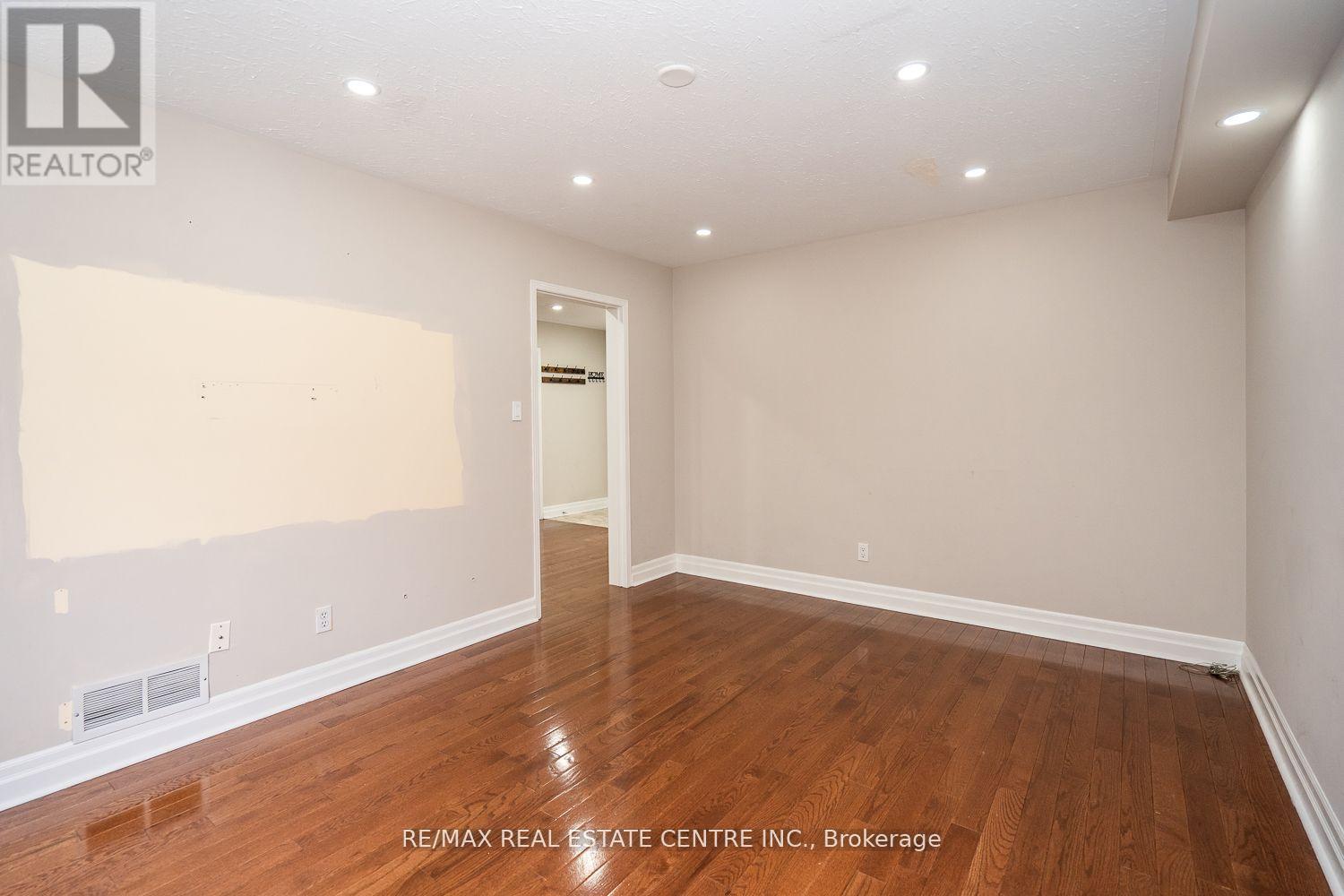 416 Olde Village Lane, Shelburne, Ontario  L9V 3A4 - Photo 23 - X12141838