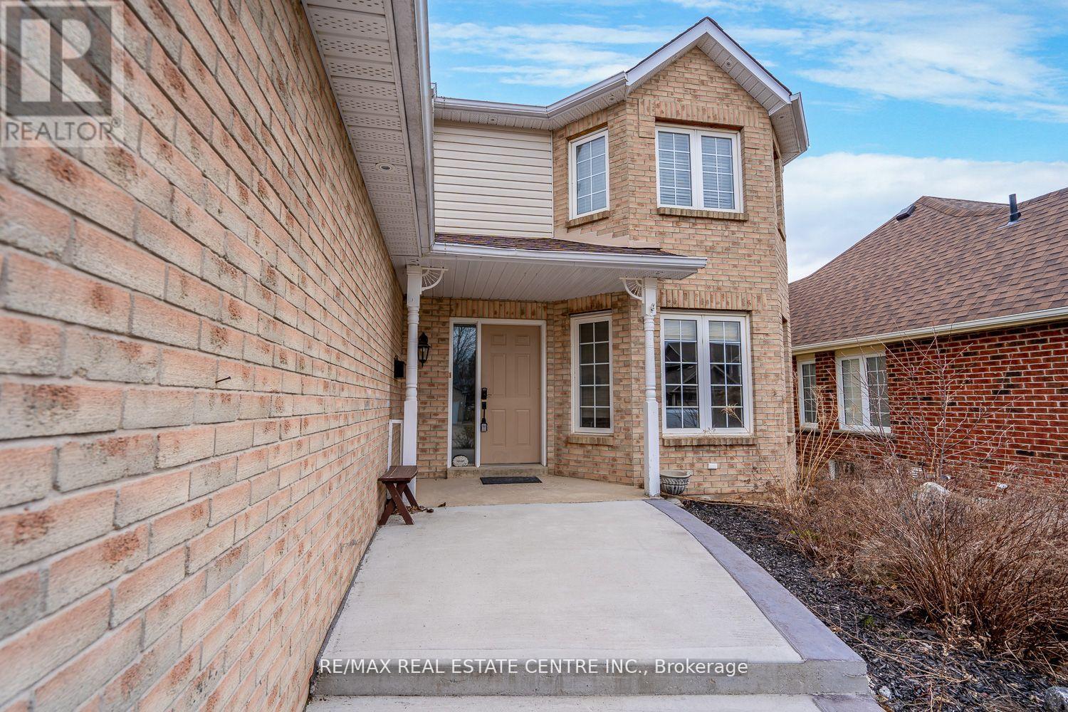 416 Olde Village Lane, Shelburne, Ontario  L9V 3A4 - Photo 3 - X12141838