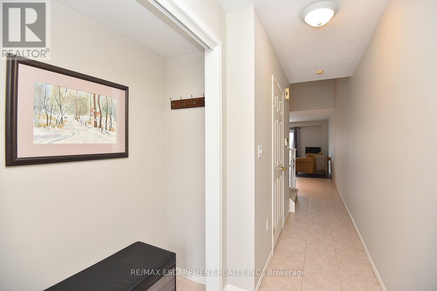 5 - 174 Highbury Drive, Hamilton, Ontario  L8J 3T8 - Photo 3 - X12141852