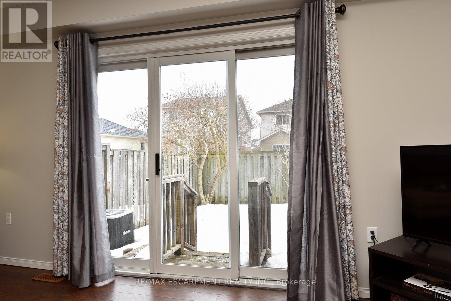 5 - 174 Highbury Drive, Hamilton, Ontario  L8J 3T8 - Photo 5 - X12141852