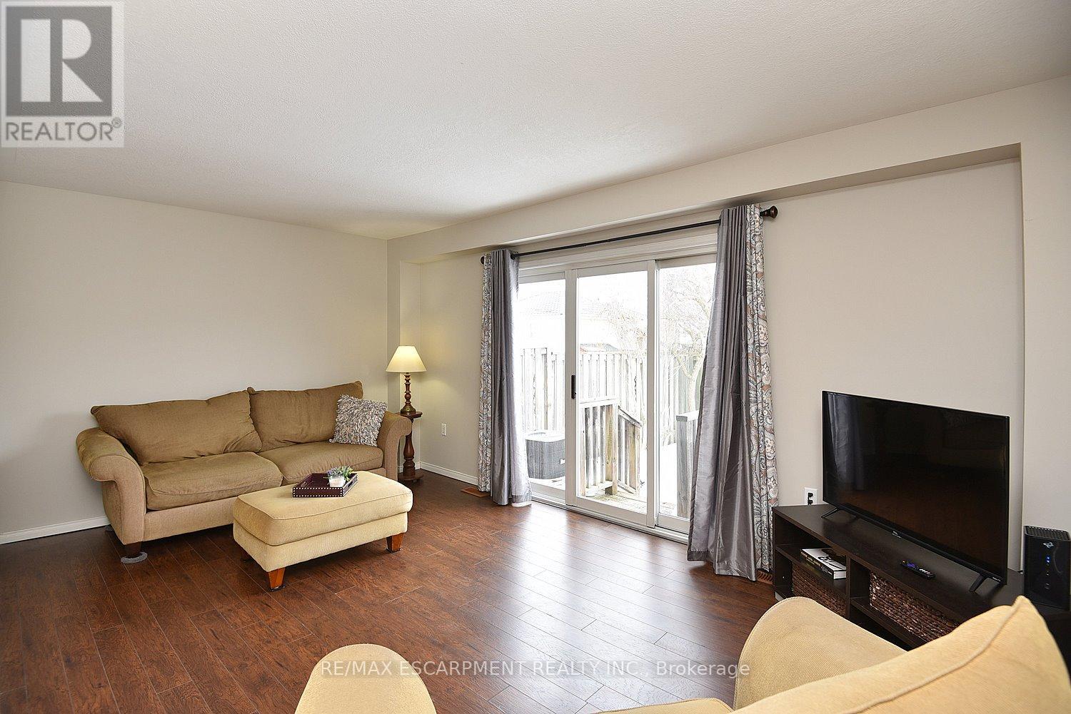 5 - 174 Highbury Drive, Hamilton, Ontario  L8J 3T8 - Photo 8 - X12141852