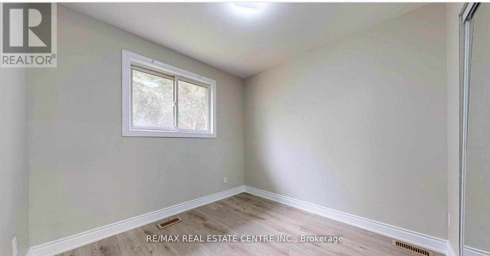 225 Simon Street, Shelburne, Ontario  L9V 3Y3 - Photo 14 - X12141864