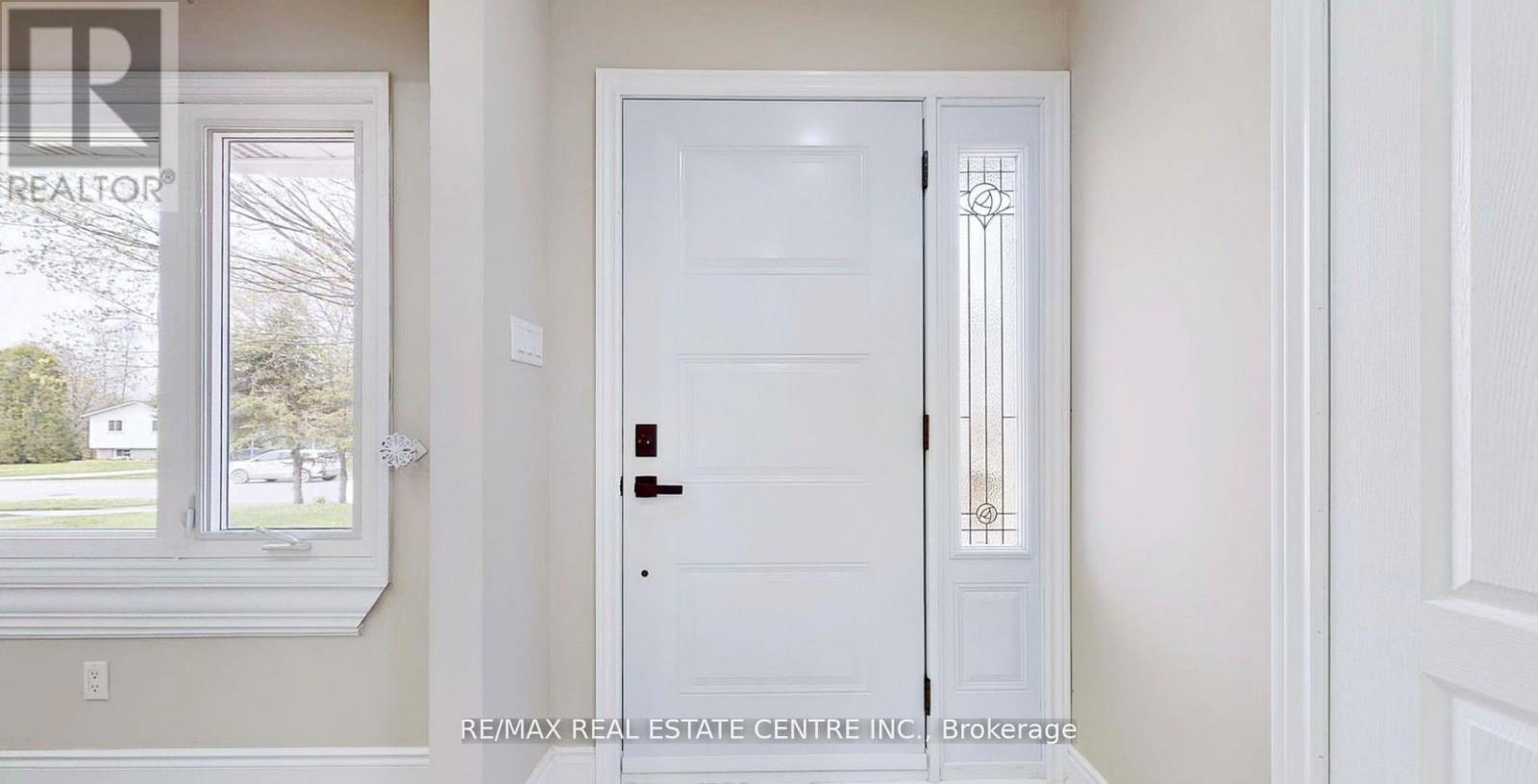Property at 225 SIMON STREET image 3