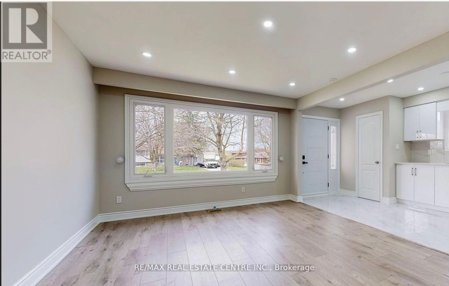 Property at 225 SIMON STREET image 5