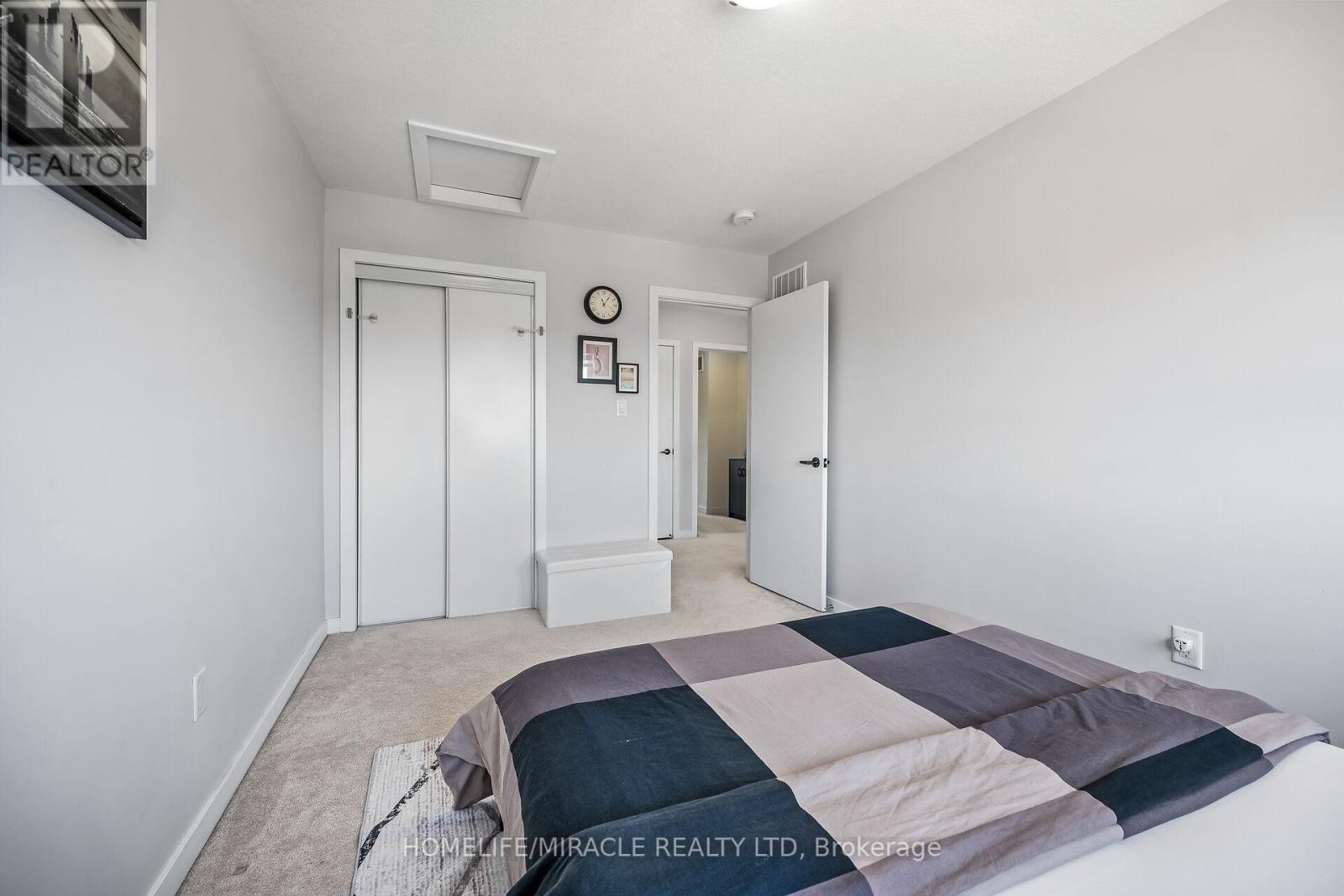 66 Crafter Crescent E, Hamilton, Ontario  L8J 0H7 - Photo 2 - X12139565