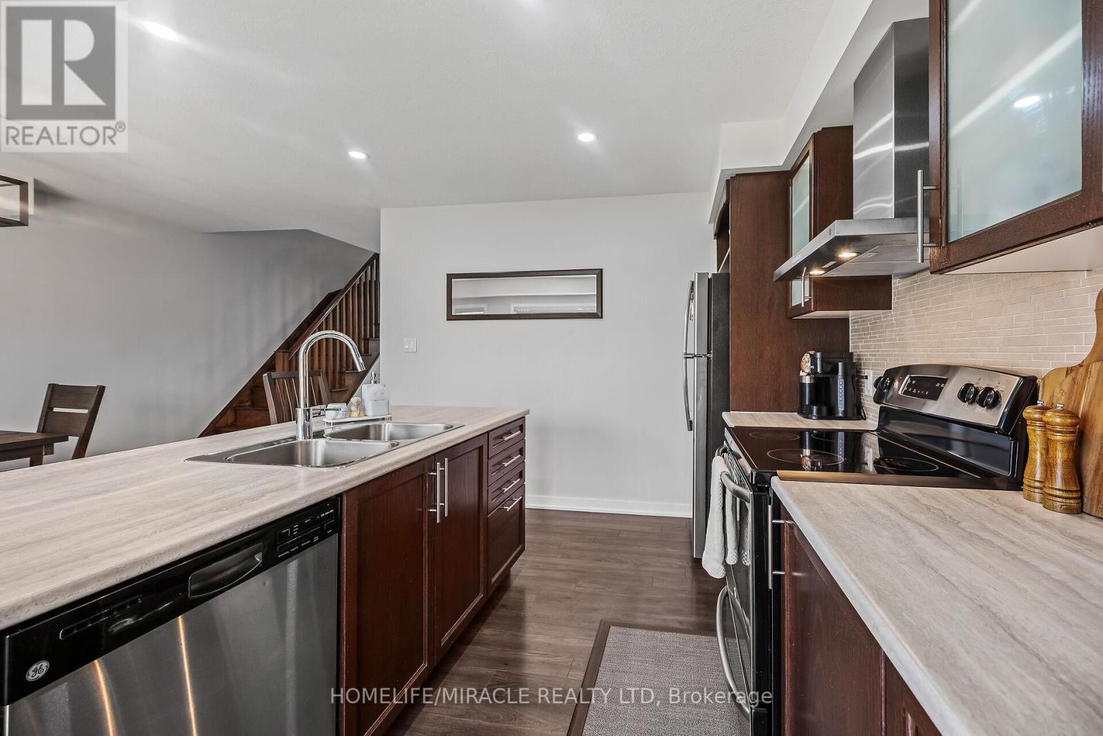 66 Crafter Crescent E, Hamilton, Ontario  L8J 0H7 - Photo 37 - X12139565
