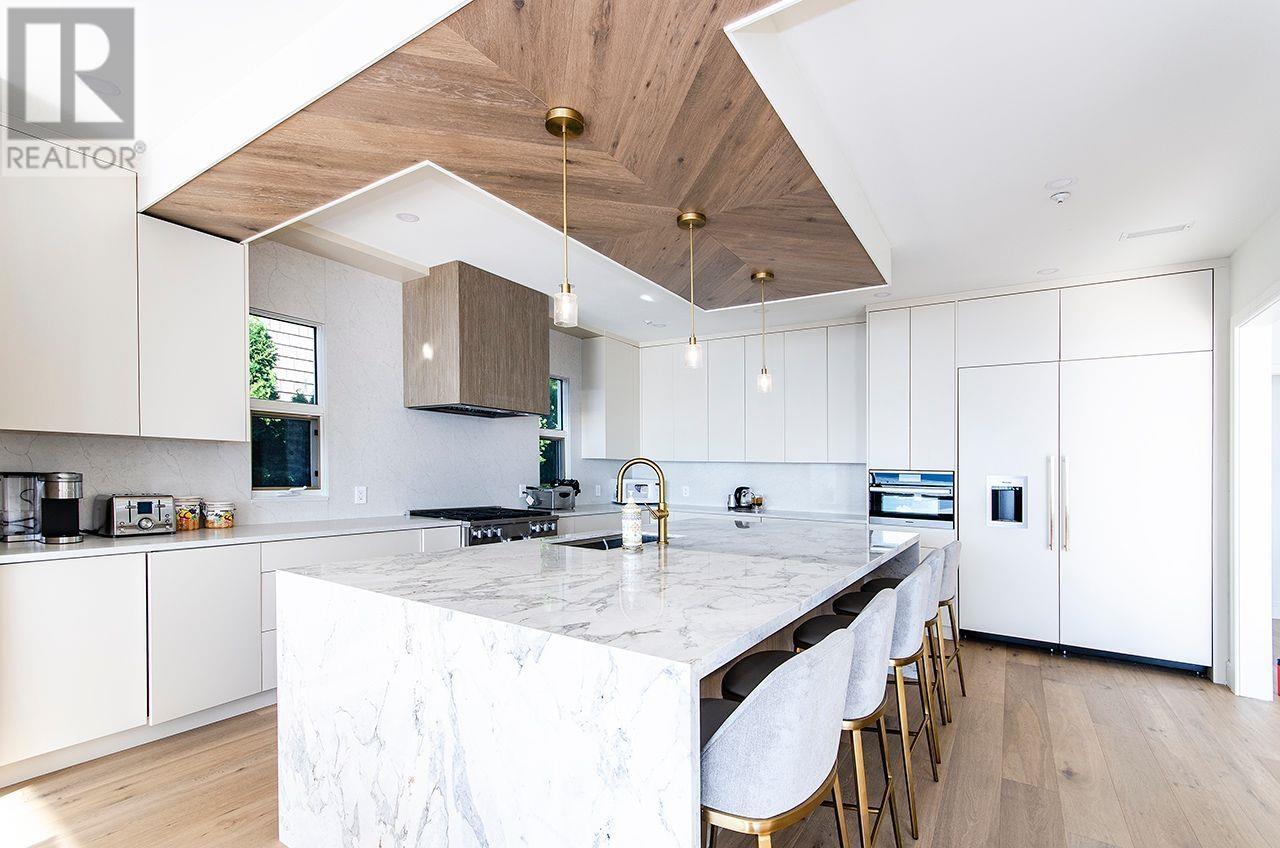 13 Ocean Point Drive, Vancouver, British Columbia  V7W 3G7 - Photo 2 - R3001337