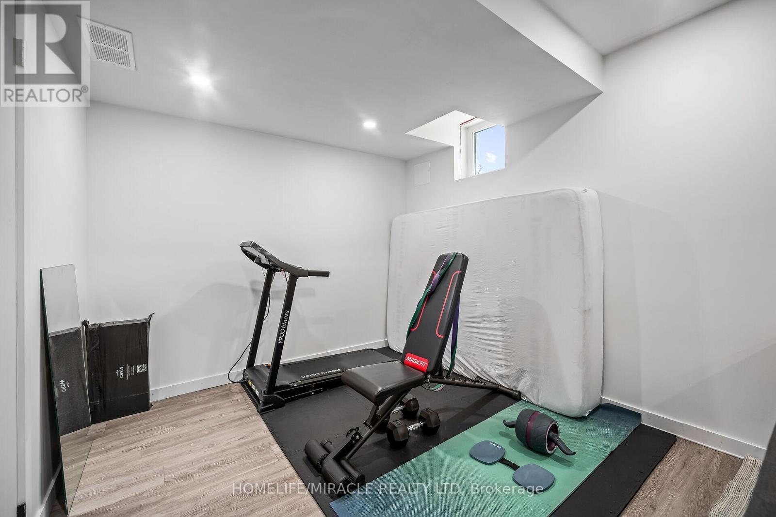 66 Crafter Crescent E, Hamilton, Ontario  L8J 0H7 - Photo 11 - X12139565