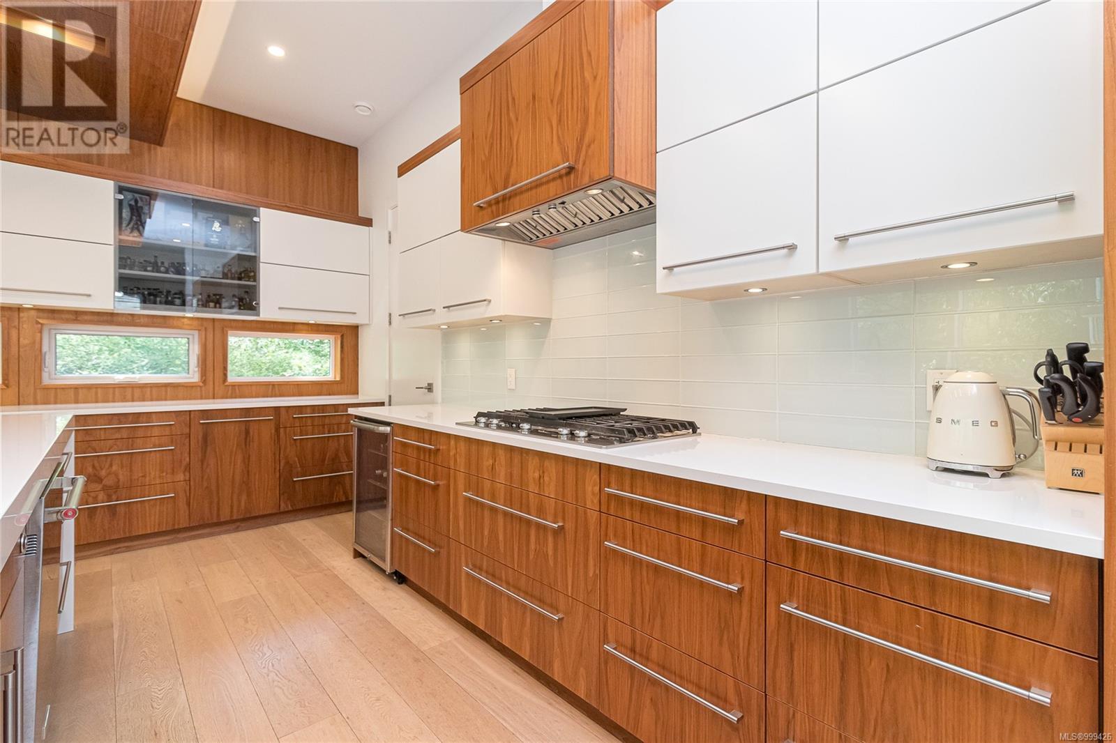 Property at 1165 Royal Oak Dr image 4