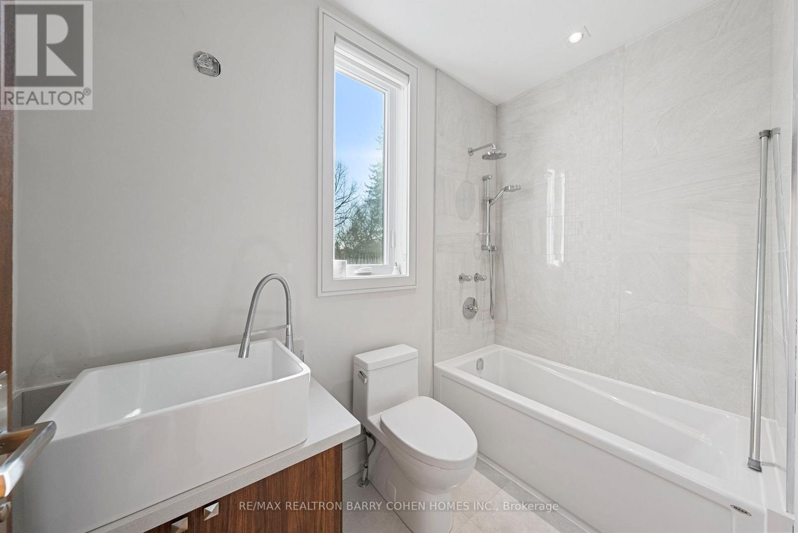 41 Suncrest Drive, Toronto, Ontario  M3C 2L1 - Photo 32 - C12128249