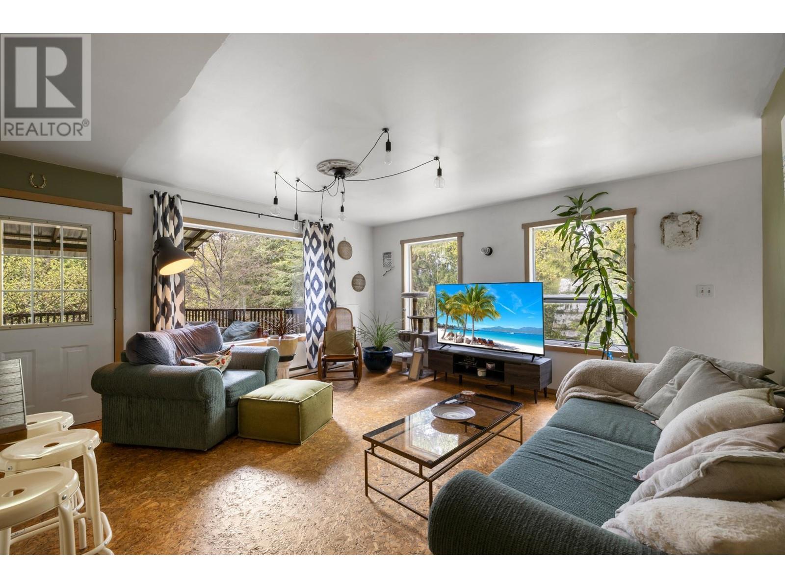 426 Aspen Road, Riondel, British Columbia  V0B 2B0 - Photo 9 - 10339949