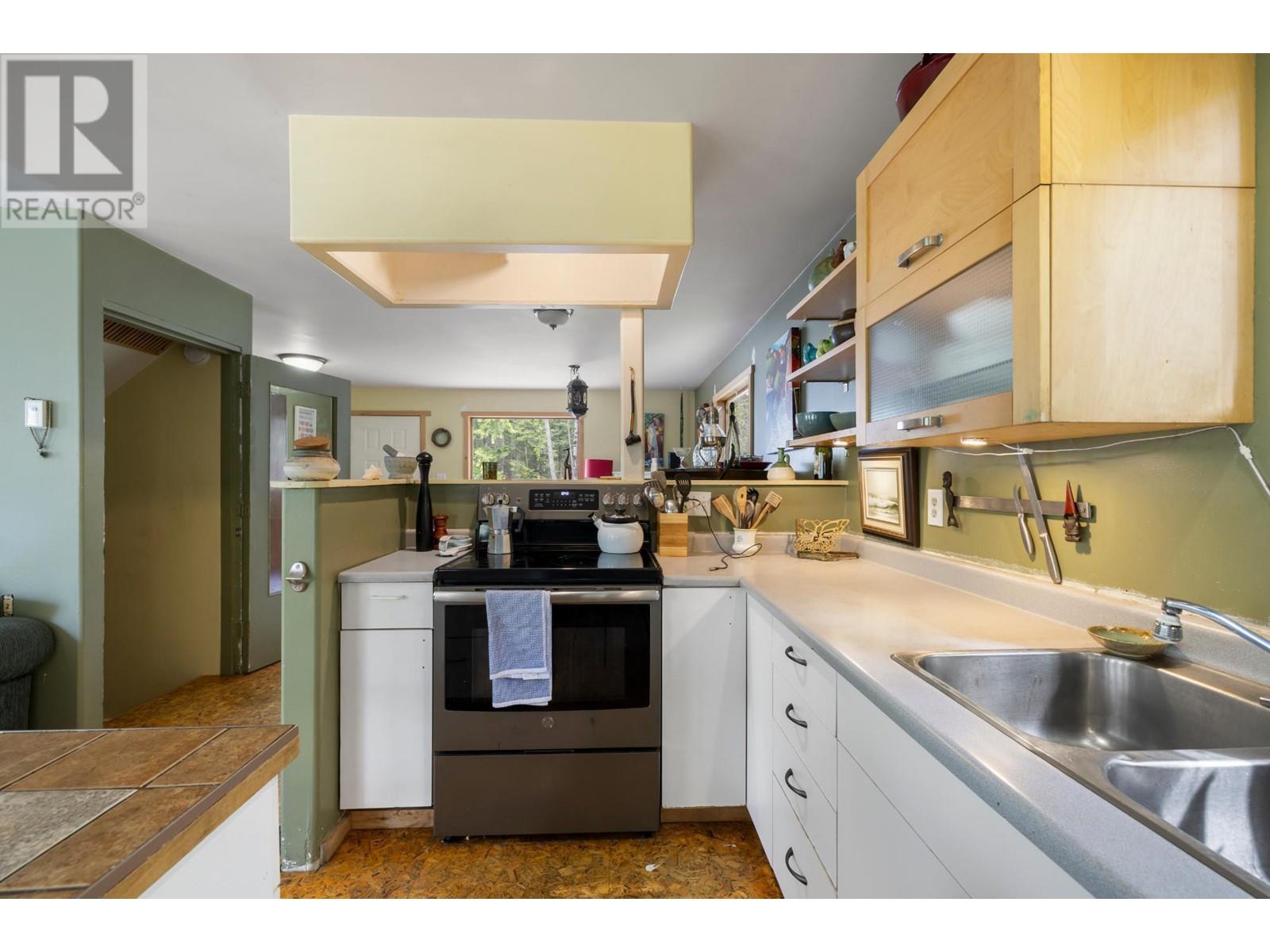 426 Aspen Road, Riondel, British Columbia  V0B 2B0 - Photo 11 - 10339949