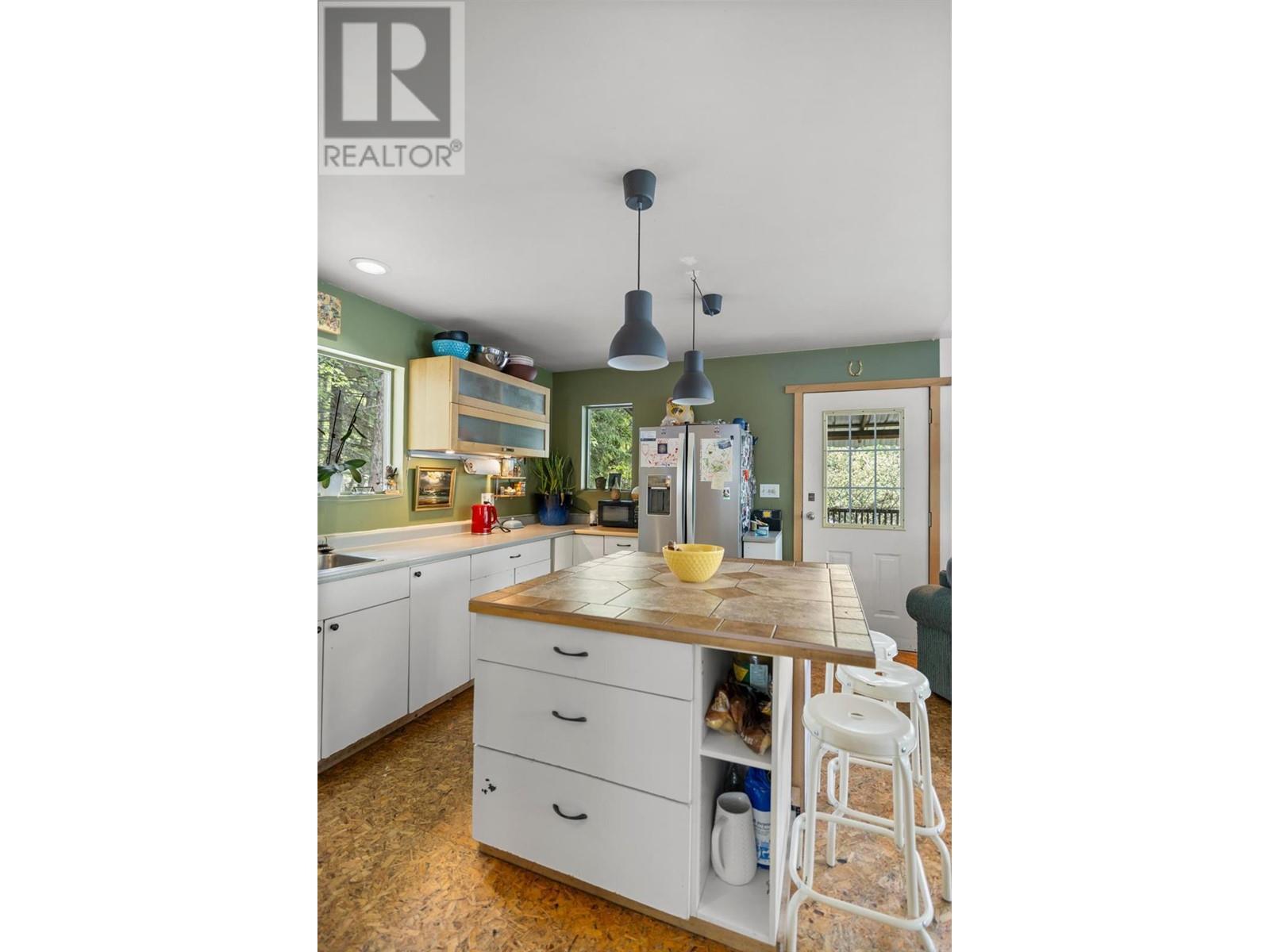 426 Aspen Road, Riondel, British Columbia  V0B 2B0 - Photo 12 - 10339949