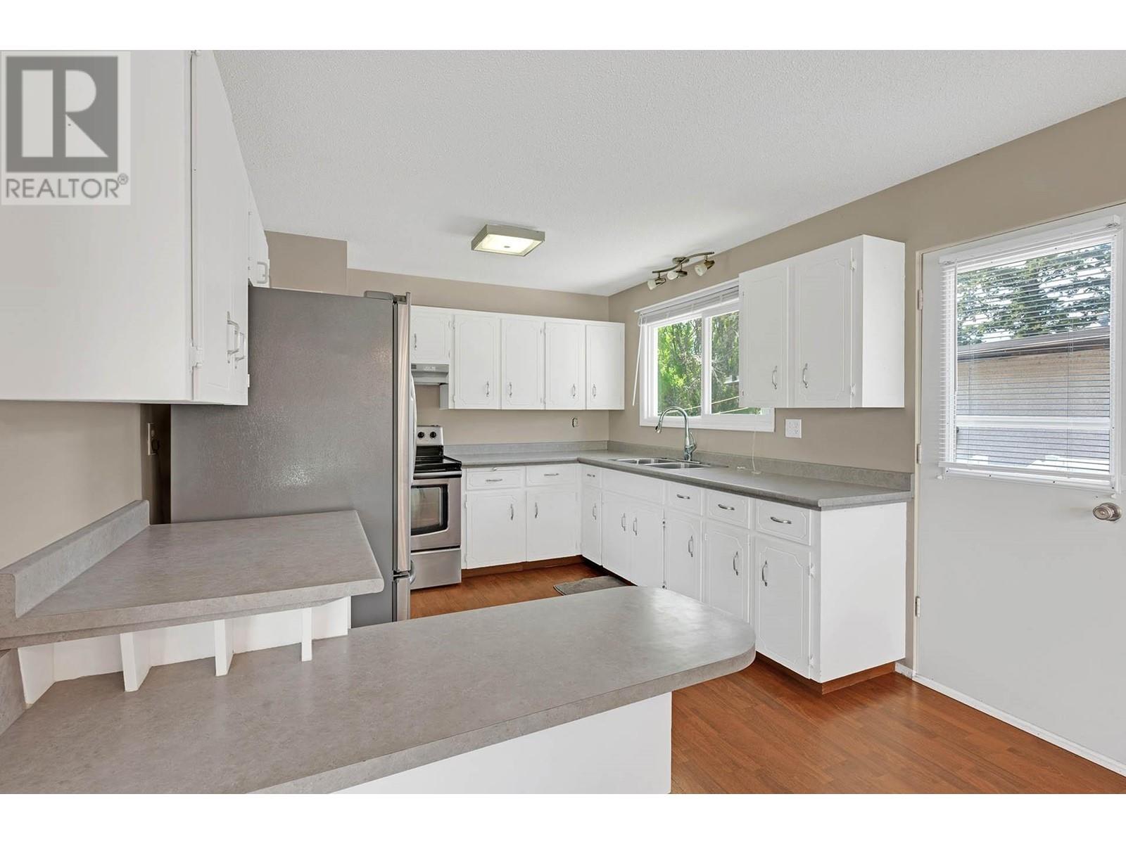 725 Huntington Drive, Kamloops, British Columbia  V2B 6G3 - Photo 6 - 10347362
