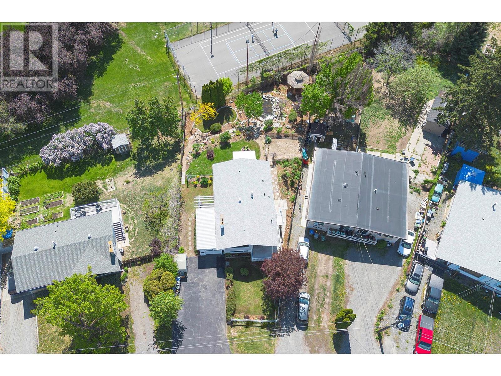Property at 725 Huntington Drive image 5