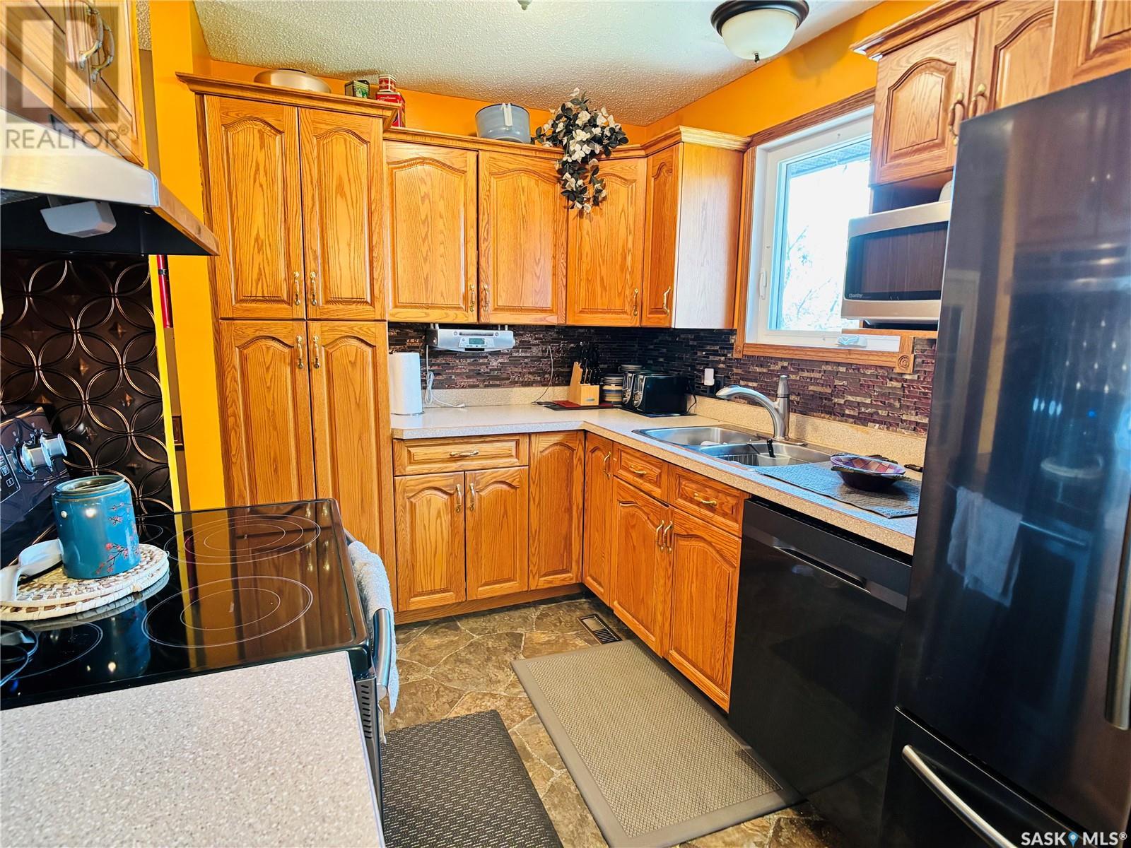 226 Spruce Drive, Estevan, Saskatchewan  S4A 2C5 - Photo 2 - SK005453