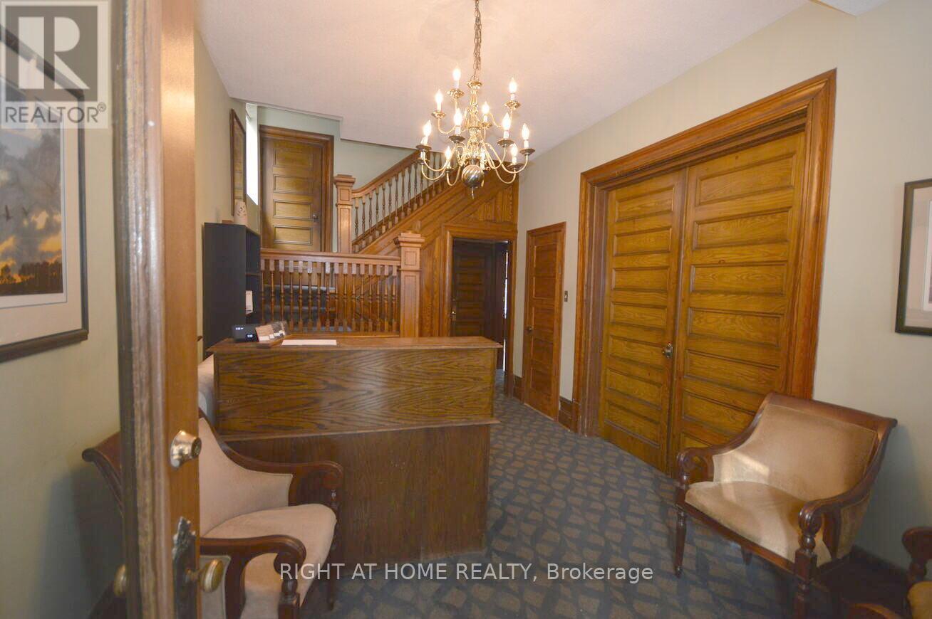249 Mcleod Street, Ottawa, Ontario  K2P 1A1 - Photo 2 - X12142104