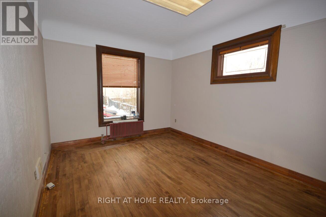 249 Mcleod Street, Ottawa, Ontario  K2P 1A1 - Photo 4 - X12142104