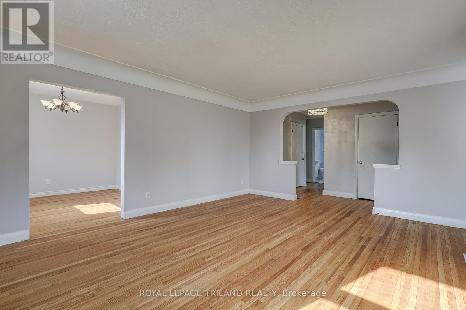 266 Alma Street, St. Thomas, Ontario  N5P 3B8 - Photo 10 - X12142033