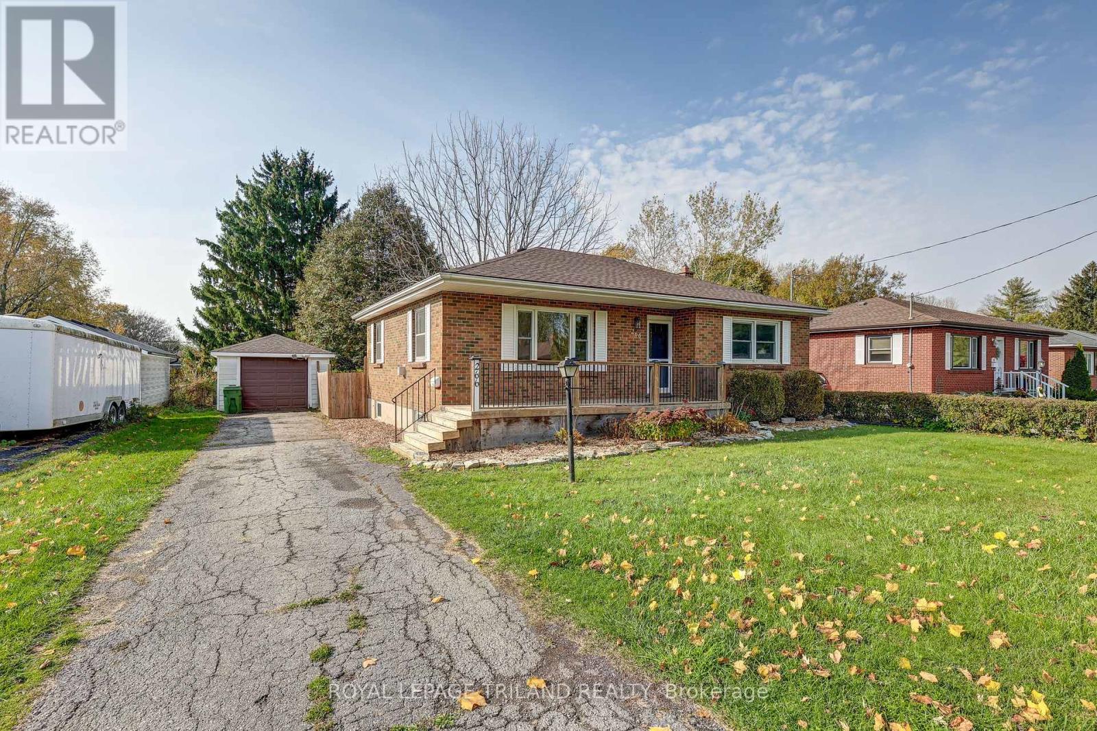 266 Alma Street, St. Thomas, Ontario  N5P 3B8 - Photo 5 - X12142033