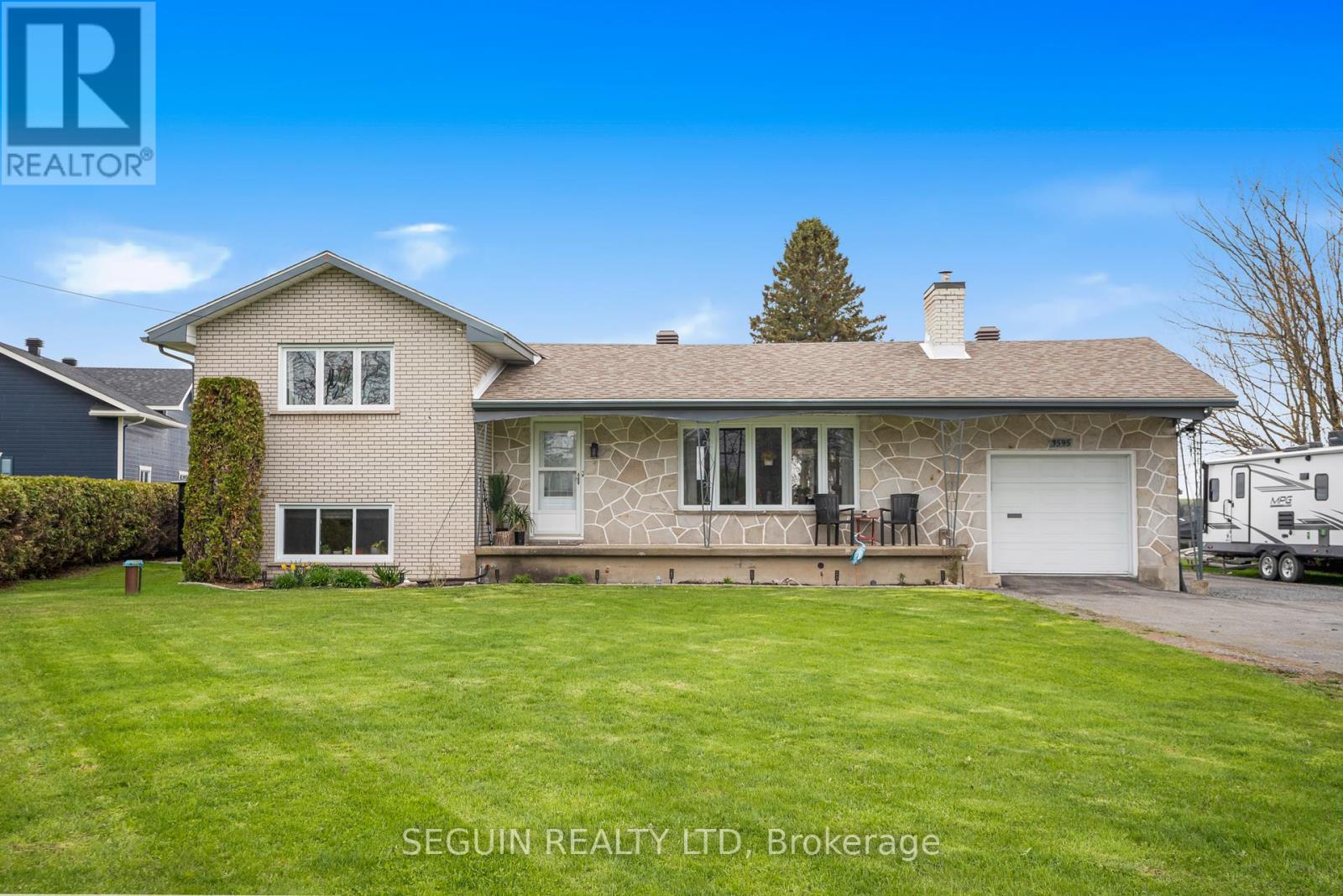 3595 FRONT ROAD, East Hawkesbury, Ontario