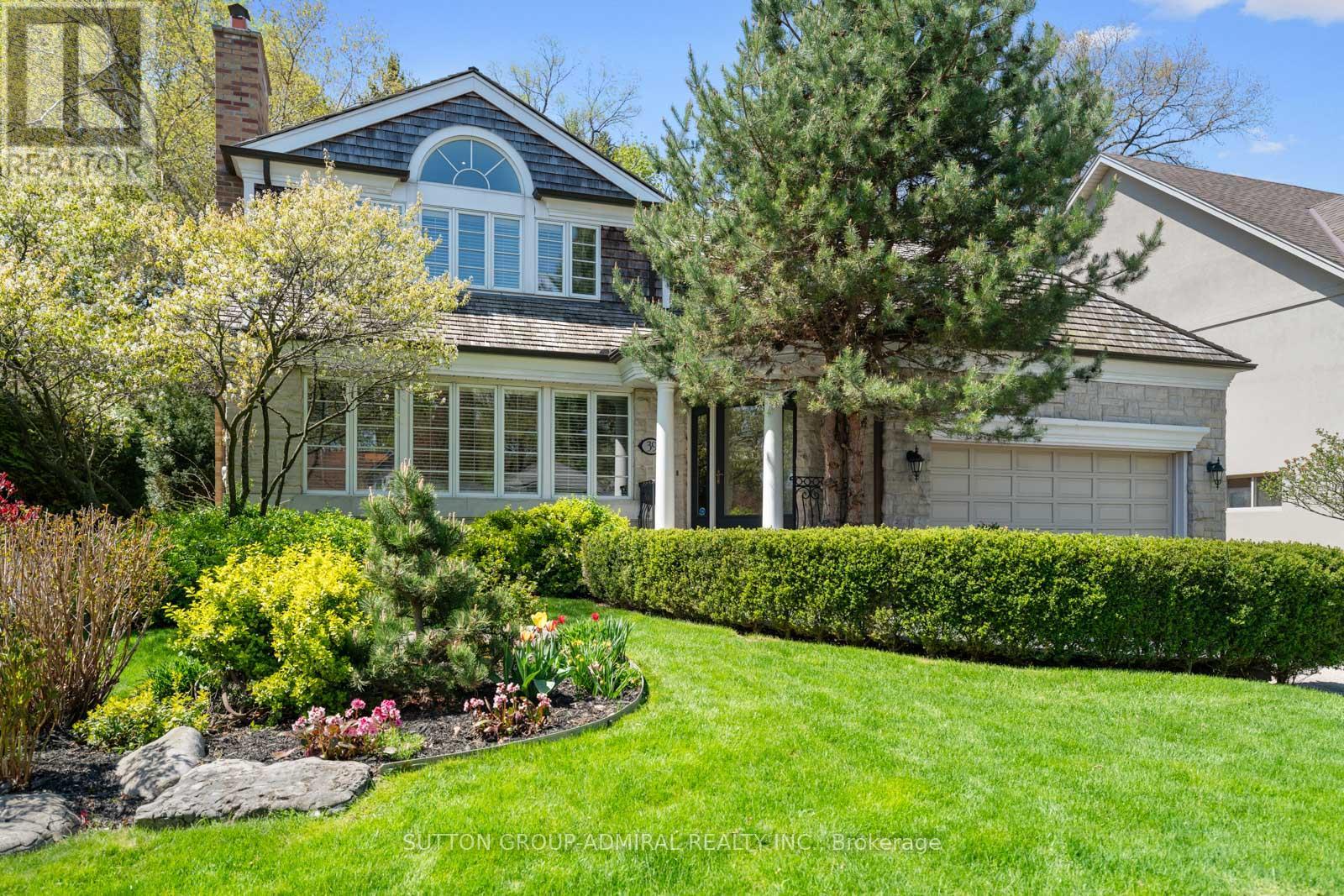 Property at 39 PINEHURST CRESCENT image 1